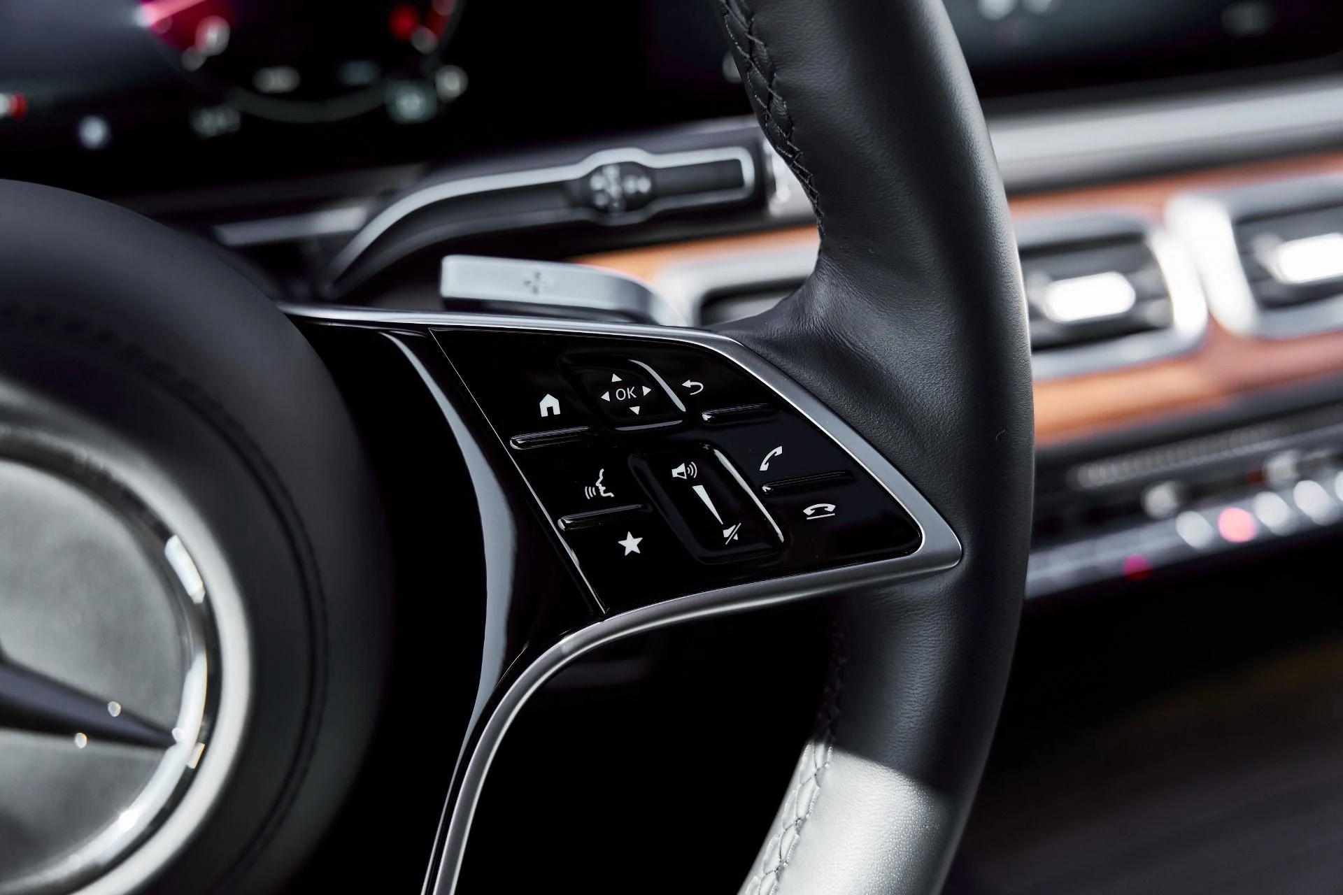 mph067_258950491_Used_2025_Mercedes_Benz_GLS_Maybach_GLS_600_1771467932_90a0fcbaaa