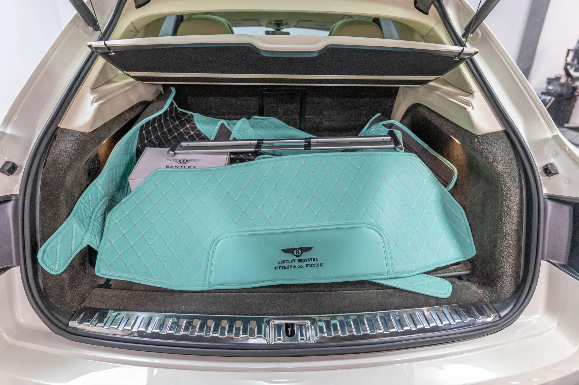 mph067_2656009457_Used_2017_Bentley_Bentayga_W12_1787159716_cd5e65d9ad