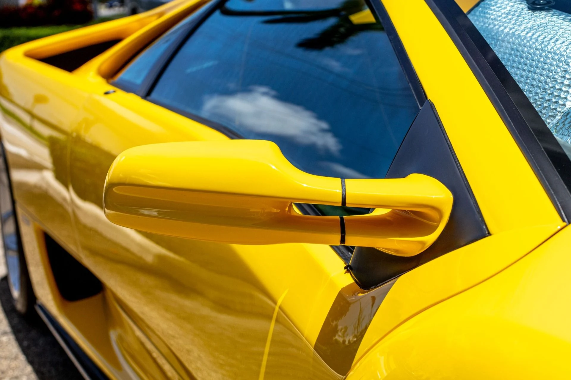 mph067_2687737993_Used_2001_Lamborghini_Diablo_VT_IMMACULATE_CONDITION_W_EXTENSIVE_CARBON_19_K_SERVICE_PERFORMED_1659125246_36df6bce34