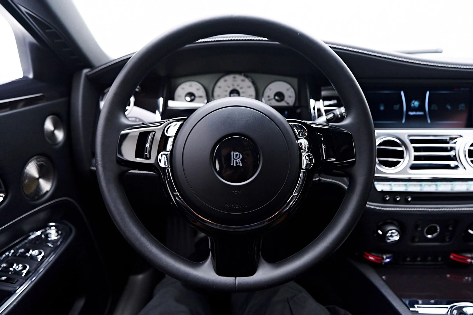 mph067_2703616067_Used_2019_Rolls_Royce_Ghost_Base_1744847276_45527f4788