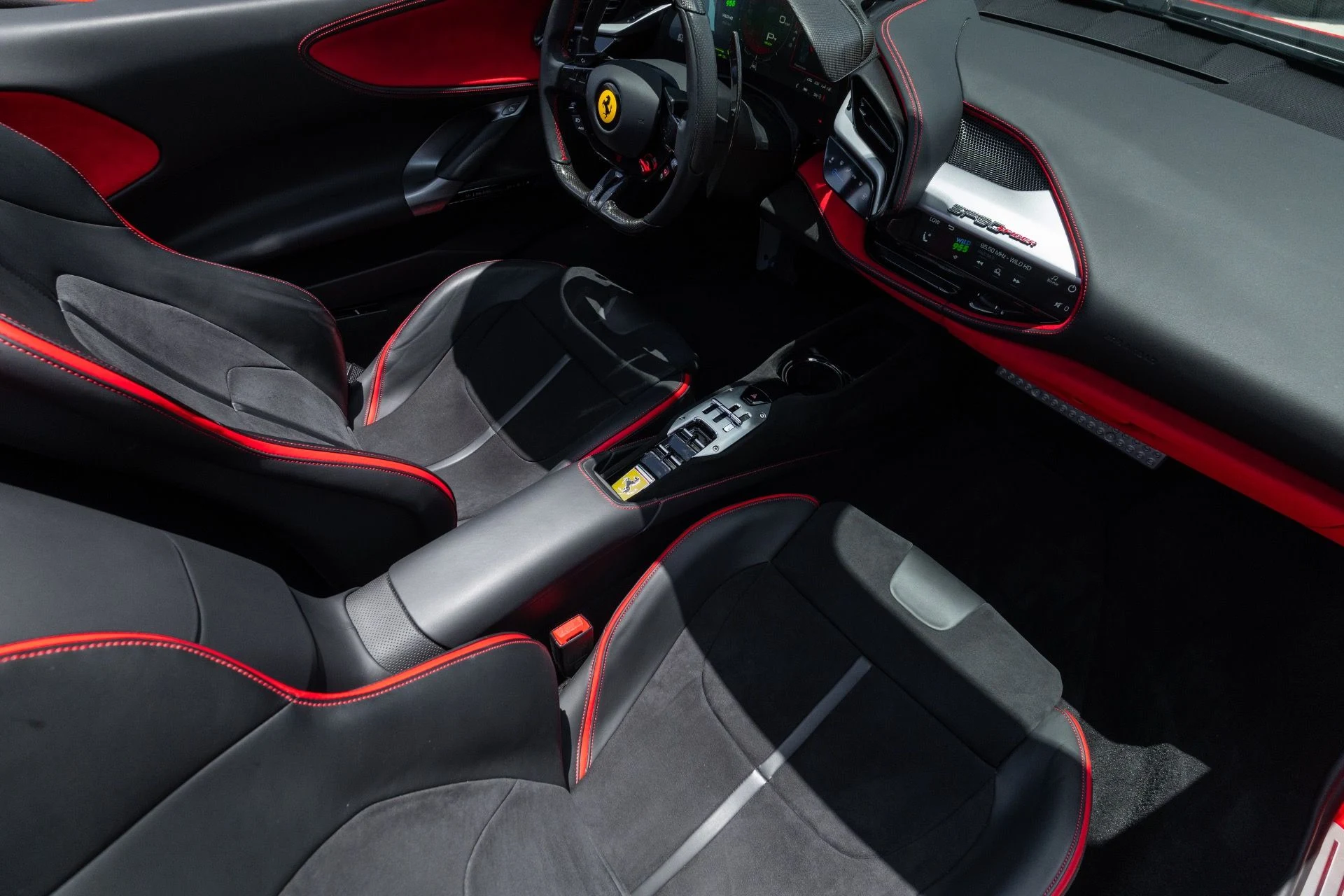 mph067_2725853376_Used_2025_Ferrari_SF_90_Spider_1779242340_8162169e02