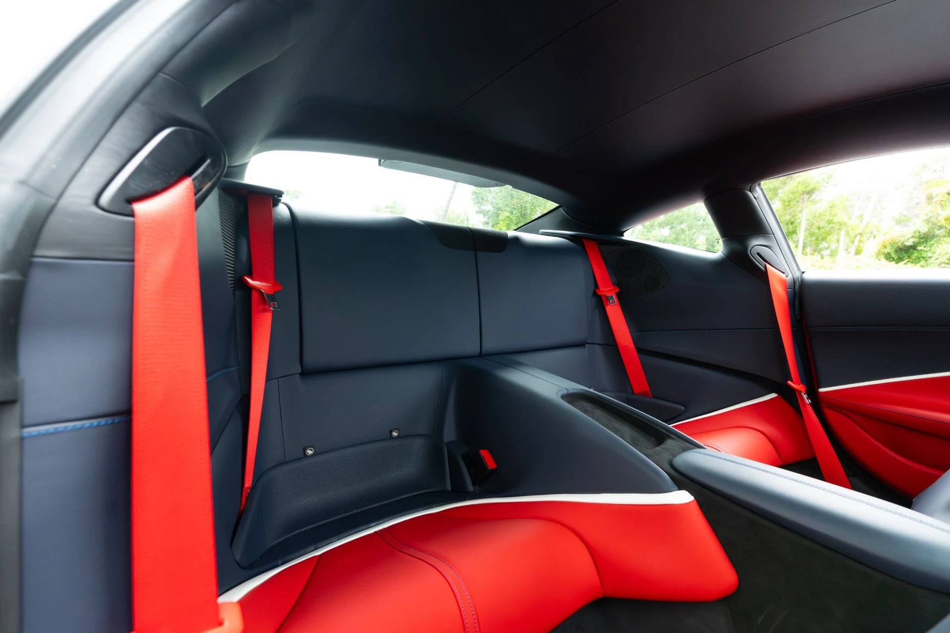 mph067_2828839552_Used_2023_Ferrari_Roma_1777005512_5a016fe30f