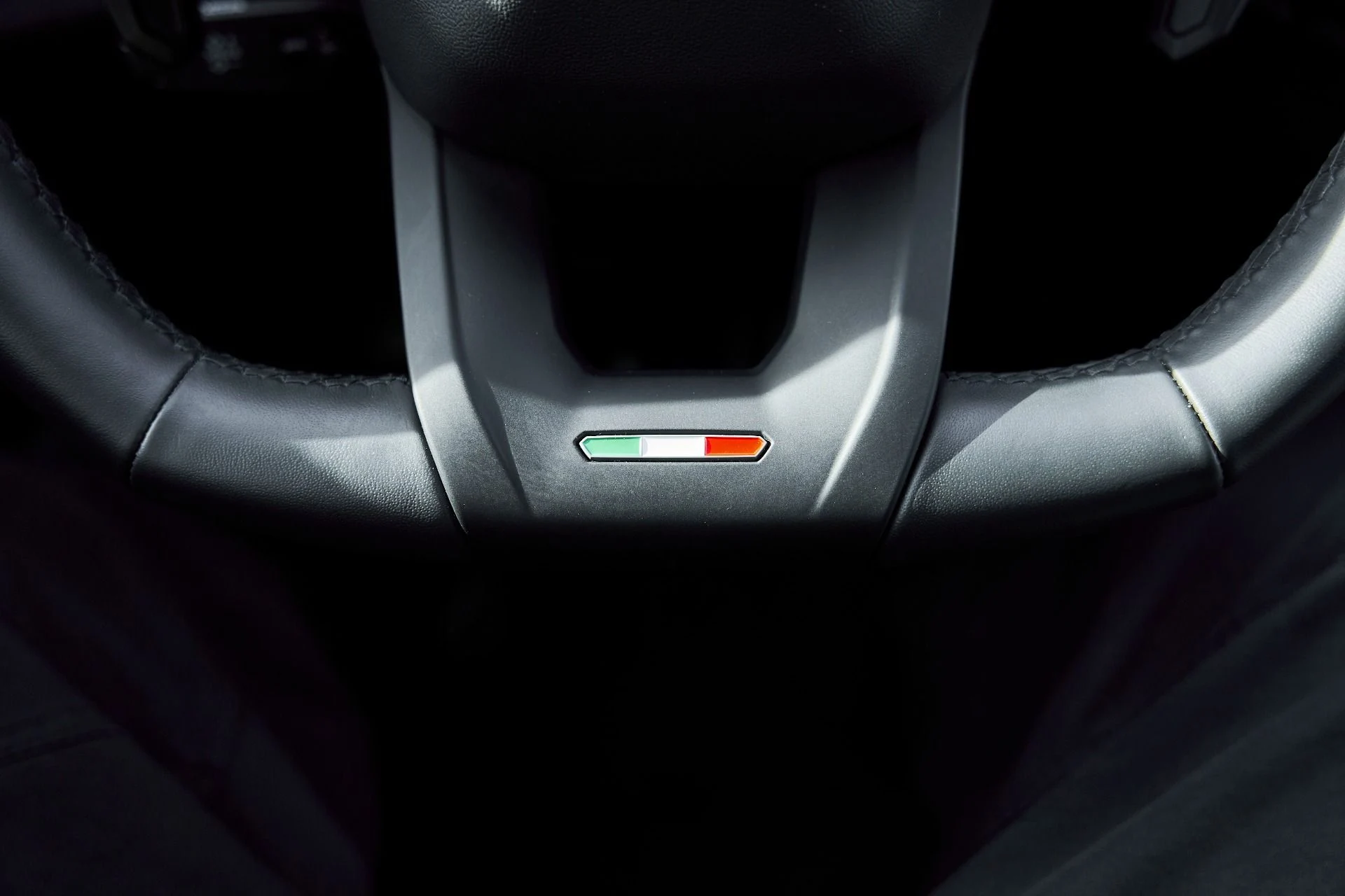 mph067_2833768298_Used_2024_Lamborghini_Urus_Performante_1766457756_9676366893