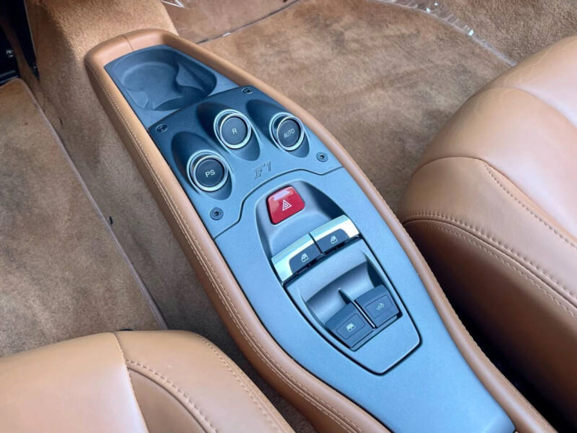 mph067_2871110644_2013_ferrari_458_spider_base_2dr_convertible_21770e66ea