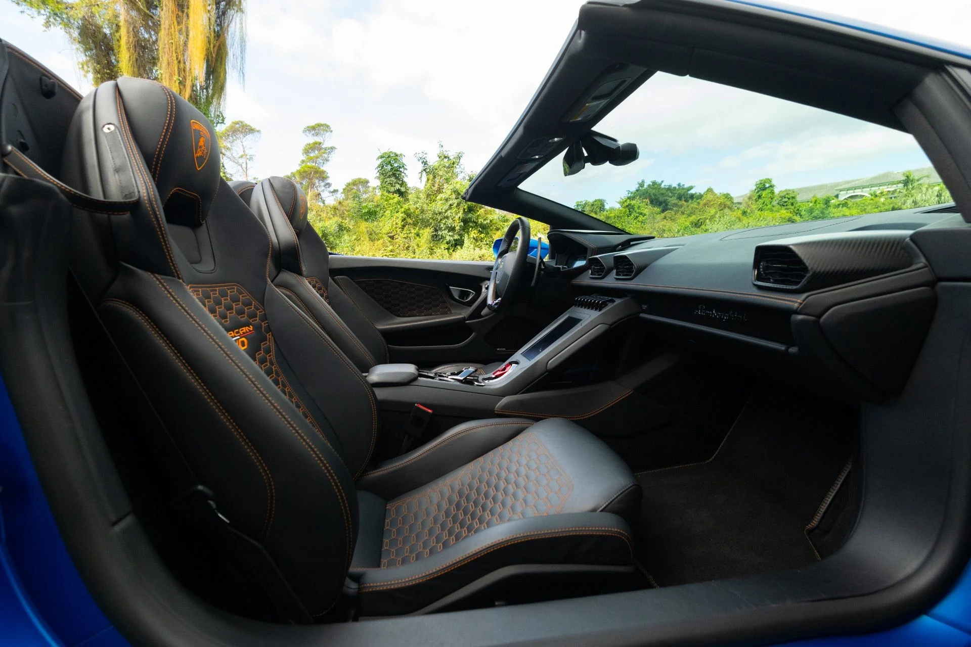 mph067_2898575649_Used_2023_Lamborghini_Huracan_EVO_Spyder_1763055484_9a269a85b4