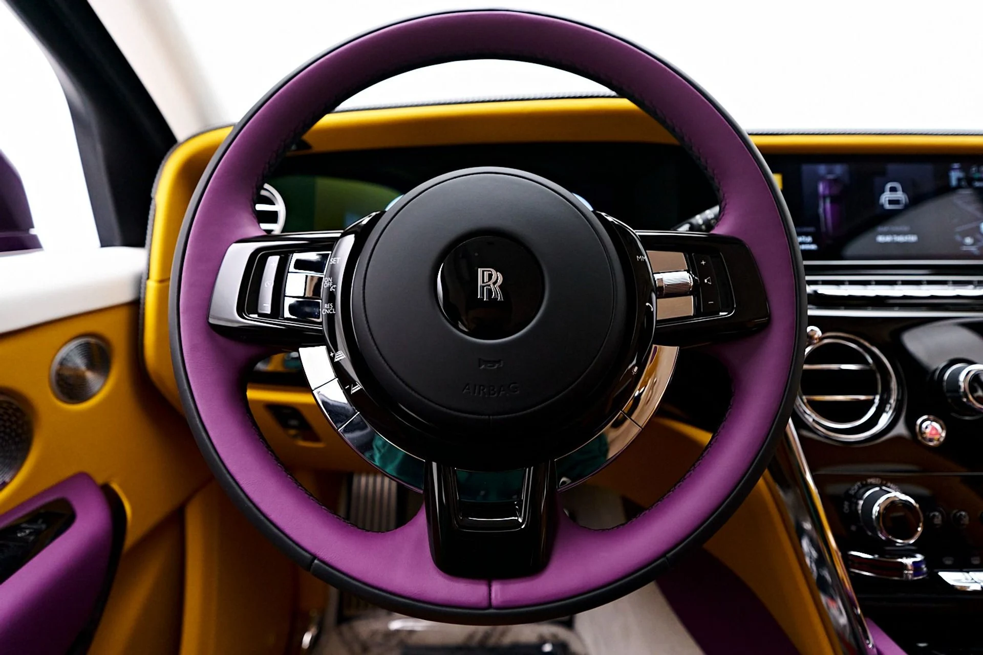 mph067_2927108759_Used_2025_Rolls_Royce_Cullinan_Base_1736646133_2015fd9862