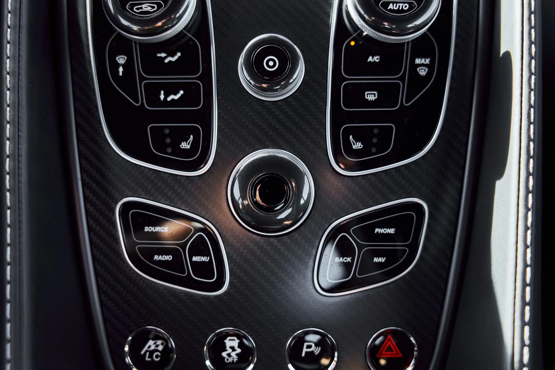 mph067_2972991312_Used_2014_Aston_Martin_Vanquish_V12_1773193832_3bba39b038