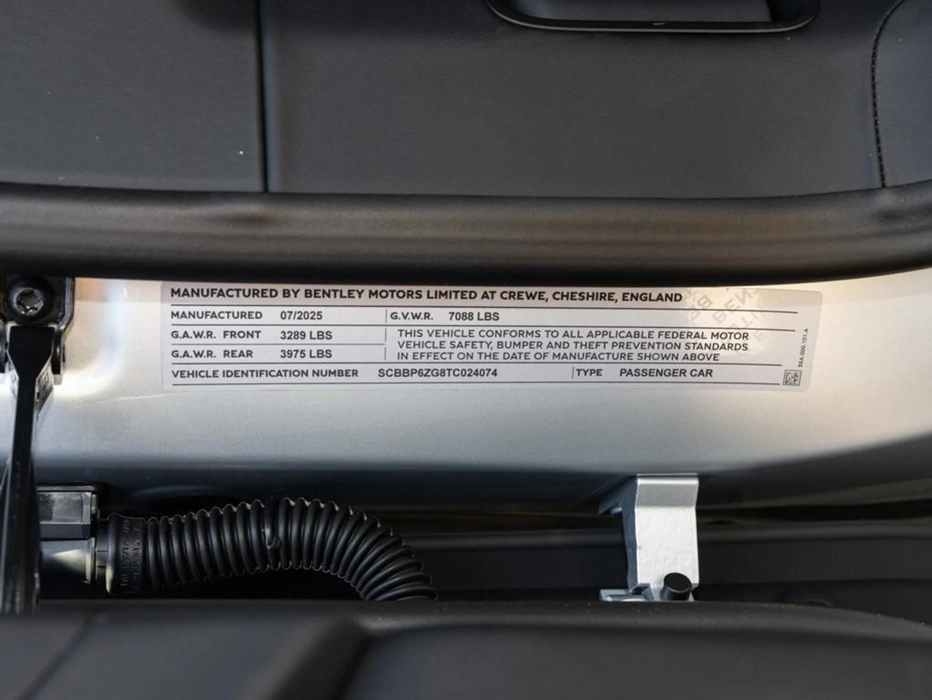 mph067_3031113219_465279750_68f229e8c83056c645fcfed3_810de6c183