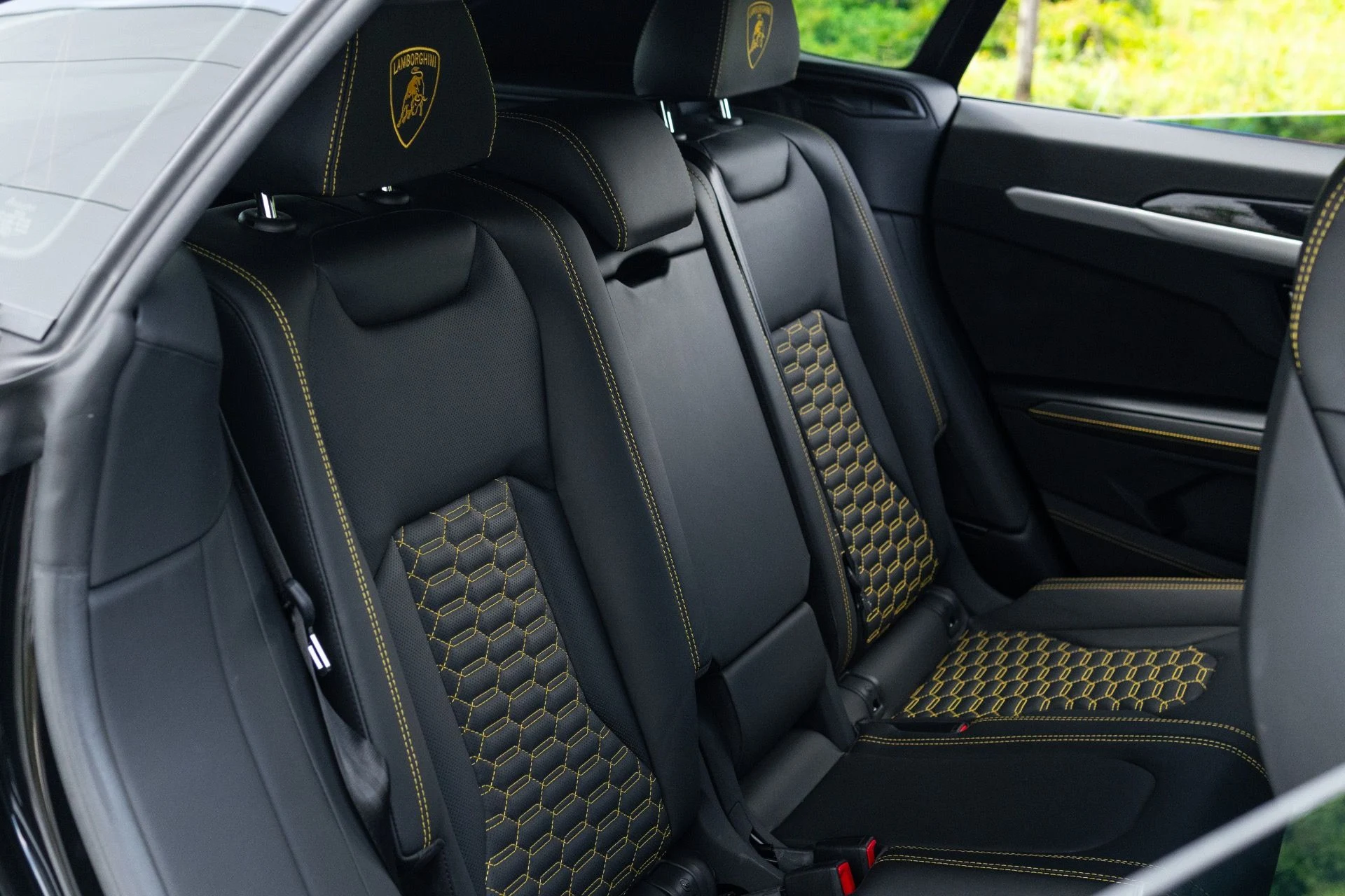 mph067_3047266043_Used_2022_Lamborghini_Urus_1776127249_bd1e8bbabf