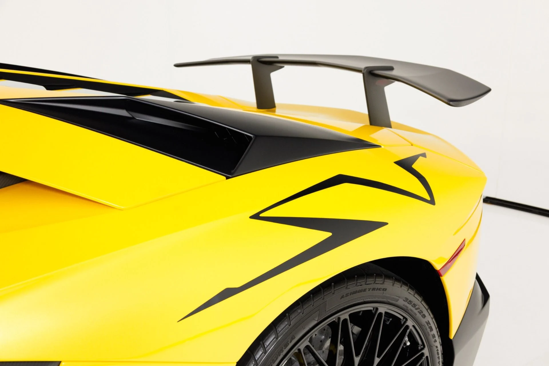 mph067_3214026933_Used_2016_Lamborghini_Aventador_LP_750_4_Superveloce_1785278593_28316e8089