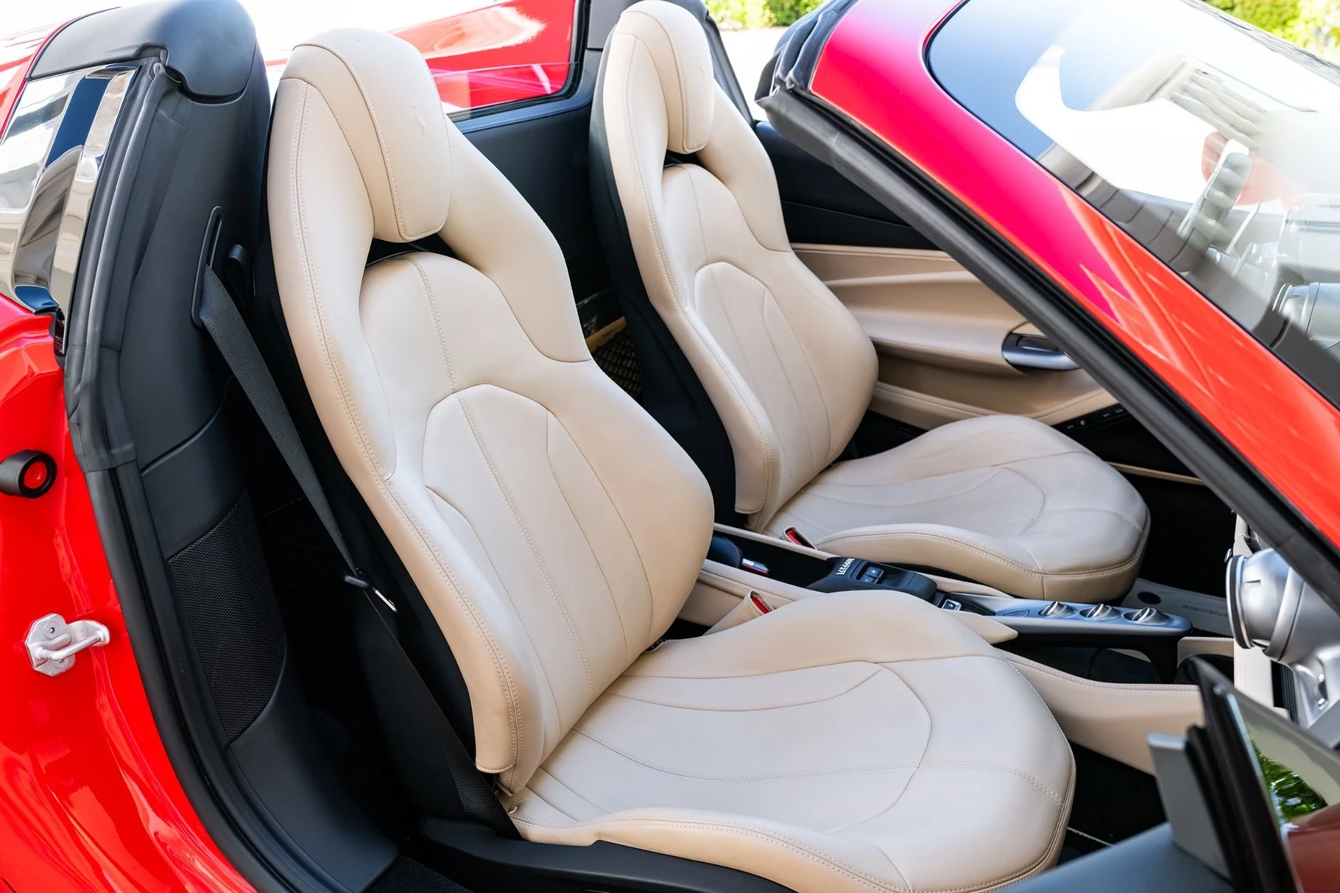 mph067_3244692066_Used_2022_Ferrari_F8_Spider_1791573852_0f945ba81c