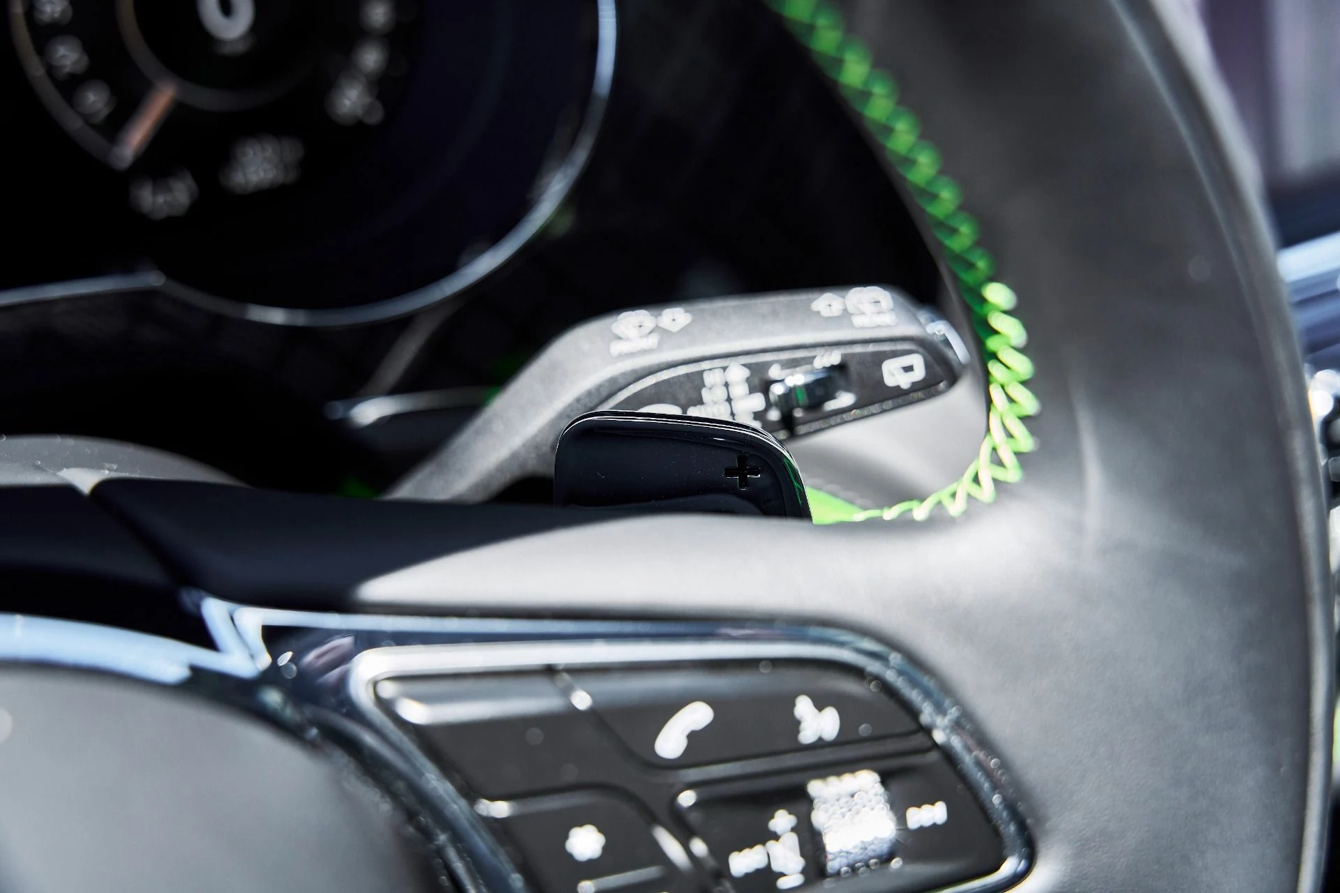 mph067_3268261513_Used_2025_Bentley_Bentayga_S_Black_Edition_1777750197_56c337ddd4