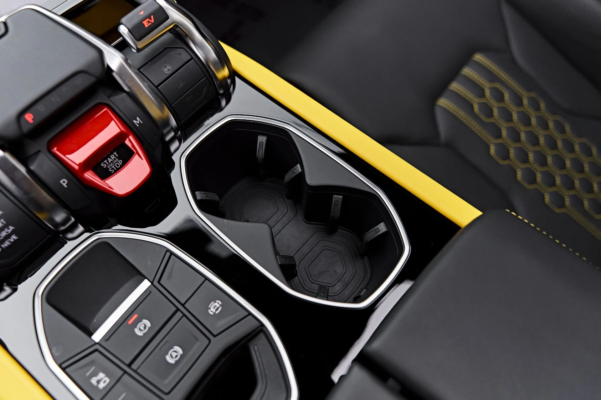mph067_332364174_Used_2025_Lamborghini_Urus_SE_1788049960_e8d6d140ef