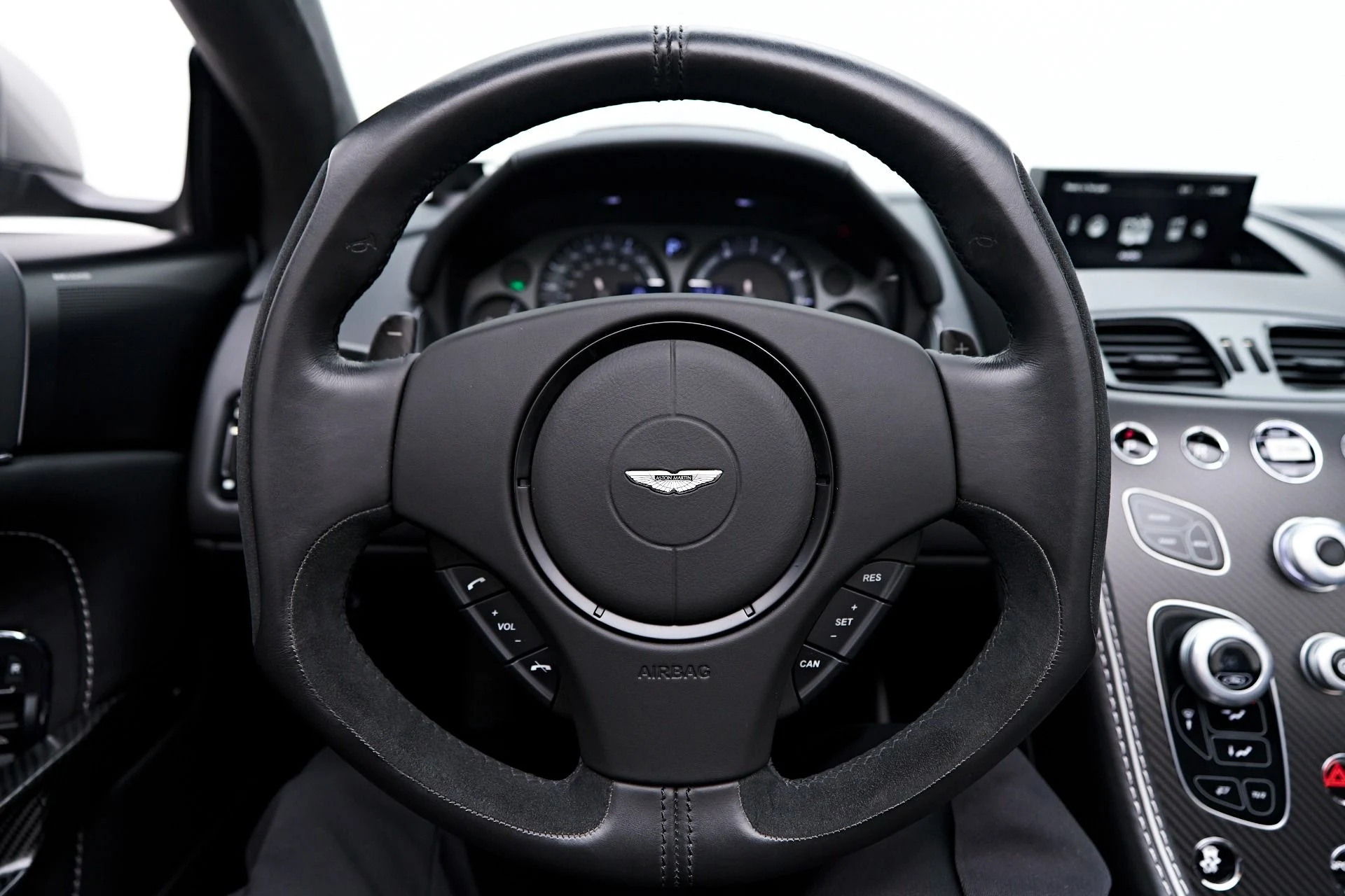mph067_336138801_Used_2016_Aston_Martin_DB_9_GT_1758395092_01b86aae76