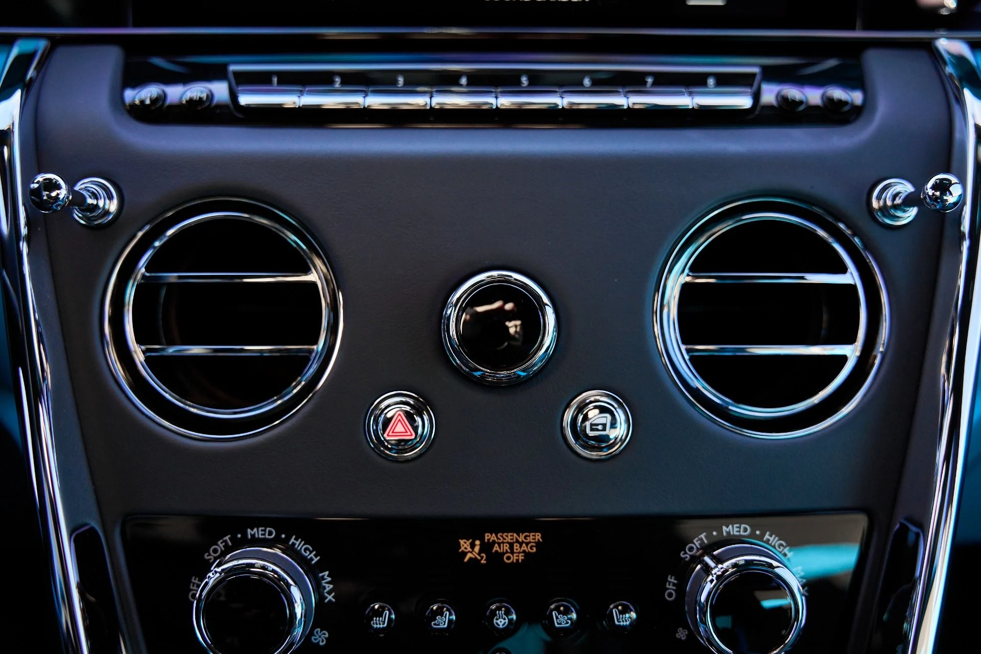 mph067_3369856593_Used_2025_Rolls_Royce_Cullinan_Base_1767668945_7ef53eee37