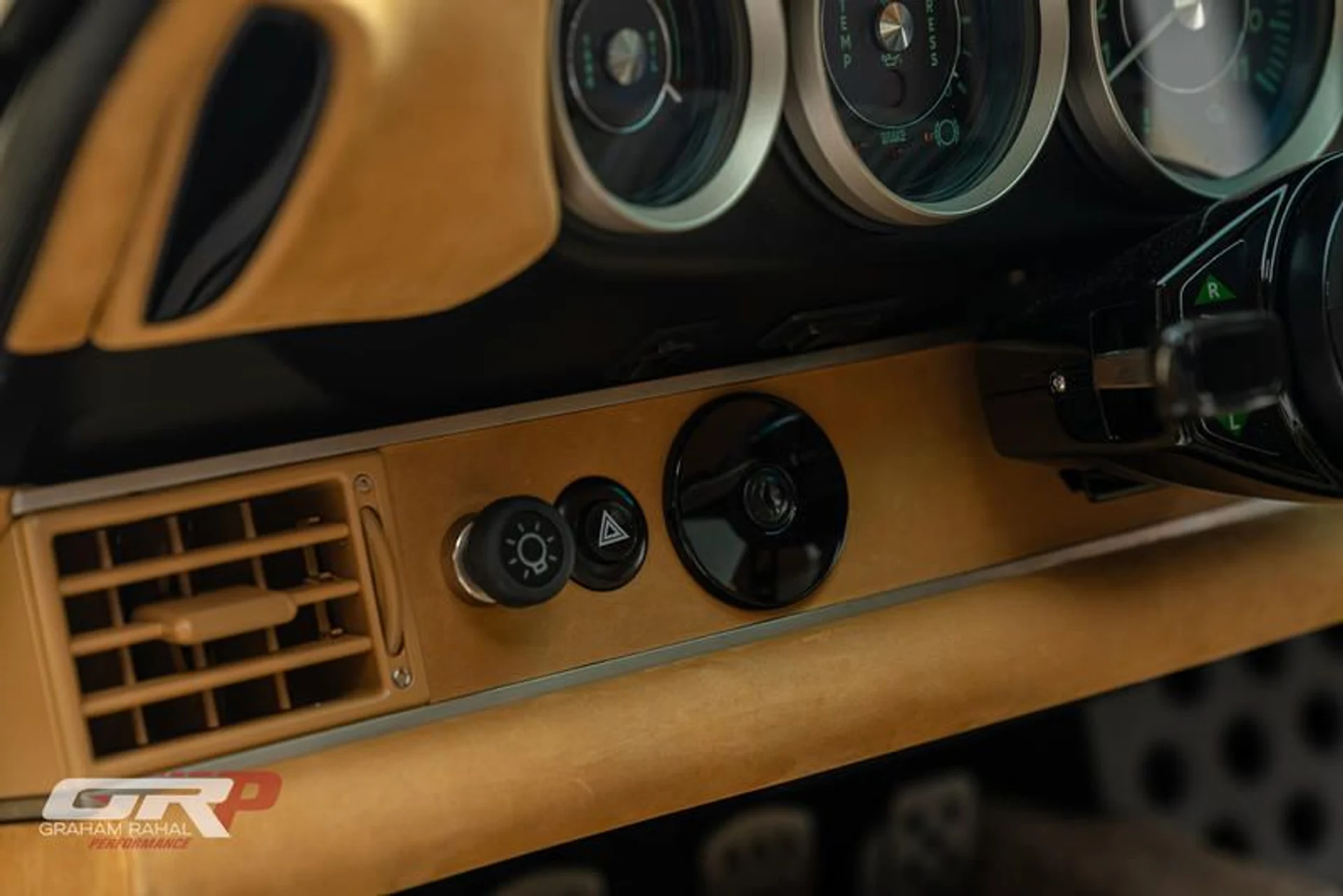 mph067_339315788_DF_942474_9_AAD_403_A_97_D7_59664_D0_F7_A82_2c2560f15a