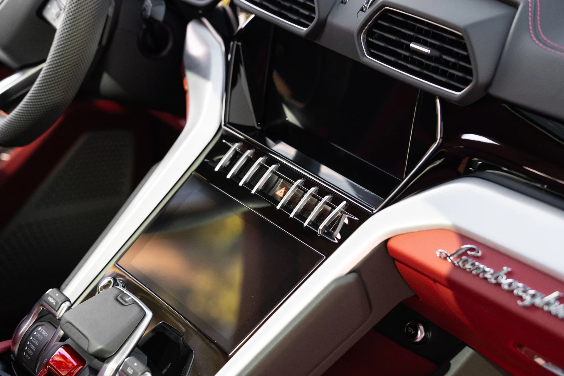 mph067_3594051566_Used_2022_Lamborghini_Urus_1770690392_d561fc49e2