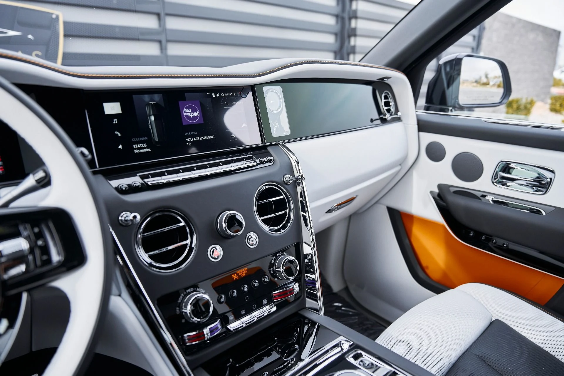 mph067_3678342084_Used_2026_Rolls_Royce_Cullinan_Base_1769135873_263db97dd8