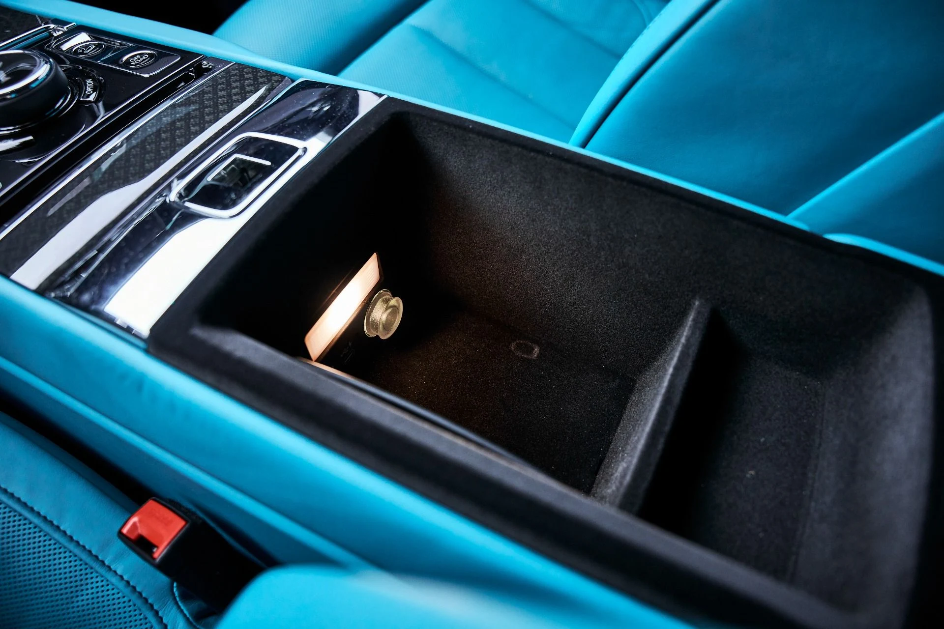 mph067_3683958978_Used_2025_Rolls_Royce_Cullinan_Black_Badge_1774912579_fd516c4190