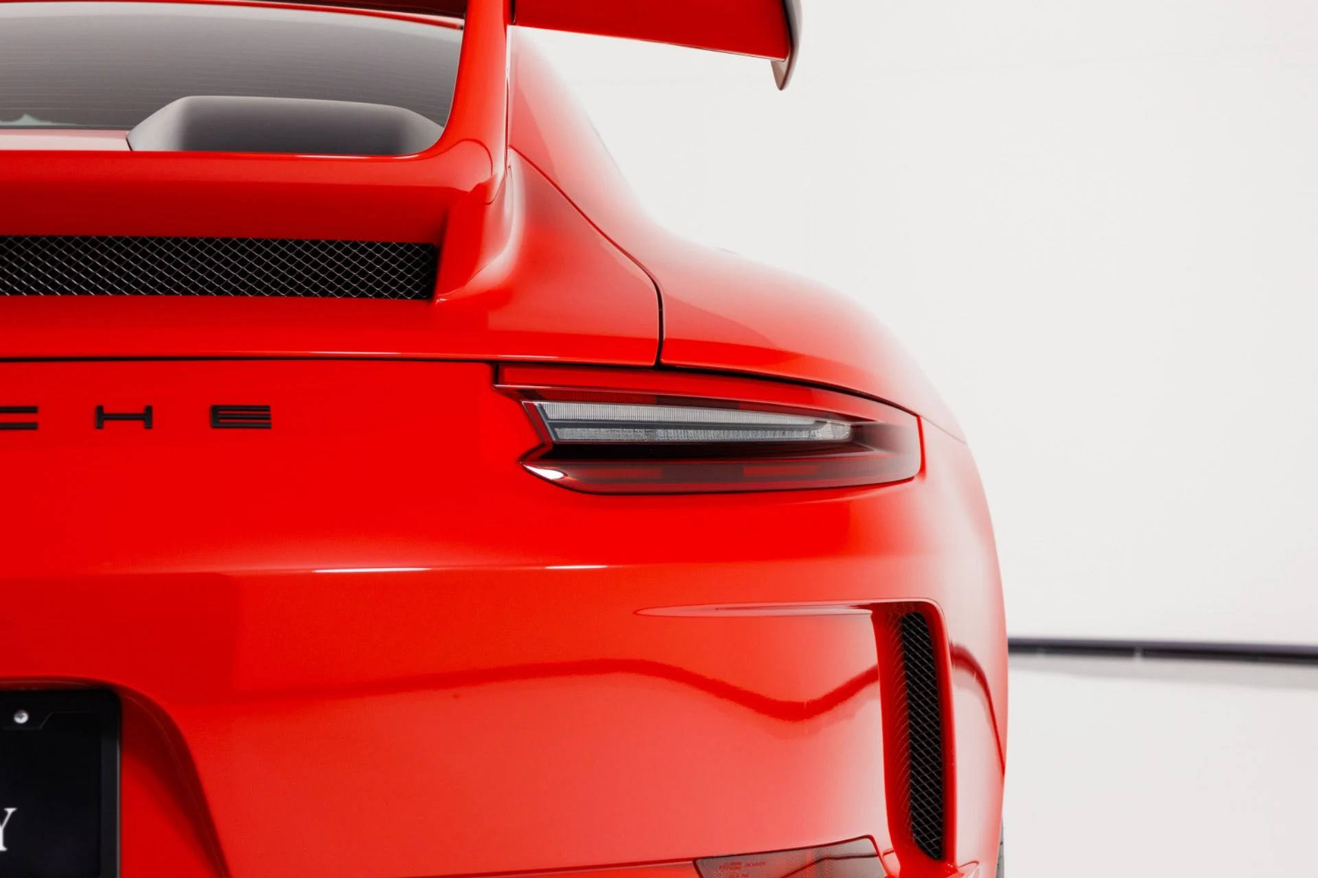 mph067_3687307703_Used_2018_Porsche_911_GT_3_1782237135_63c7c4251d