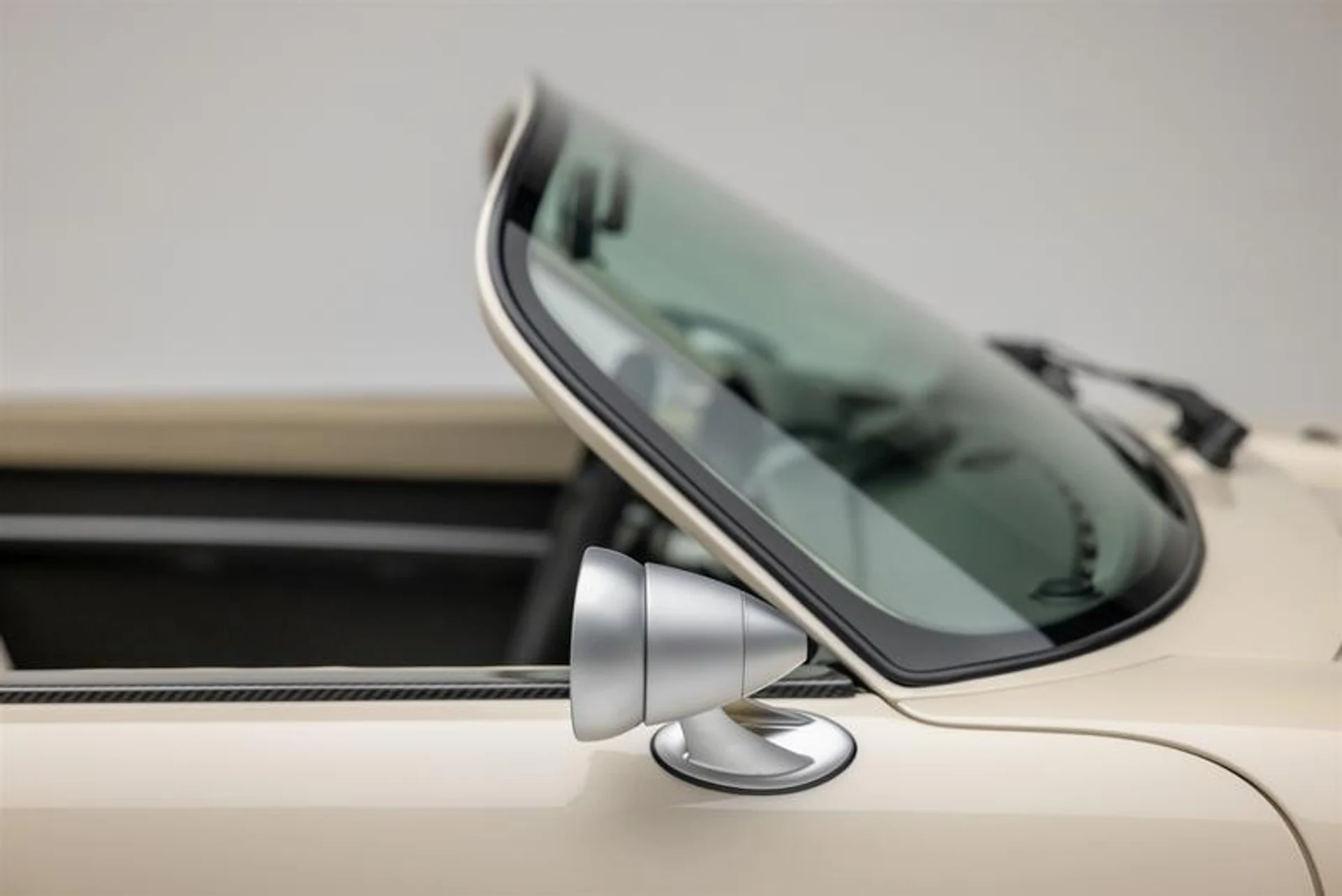 mph067_3687691852_71_DC_5_E03_C49_E_407_F_A410_4_B3_C25_E9361_D_248867f090