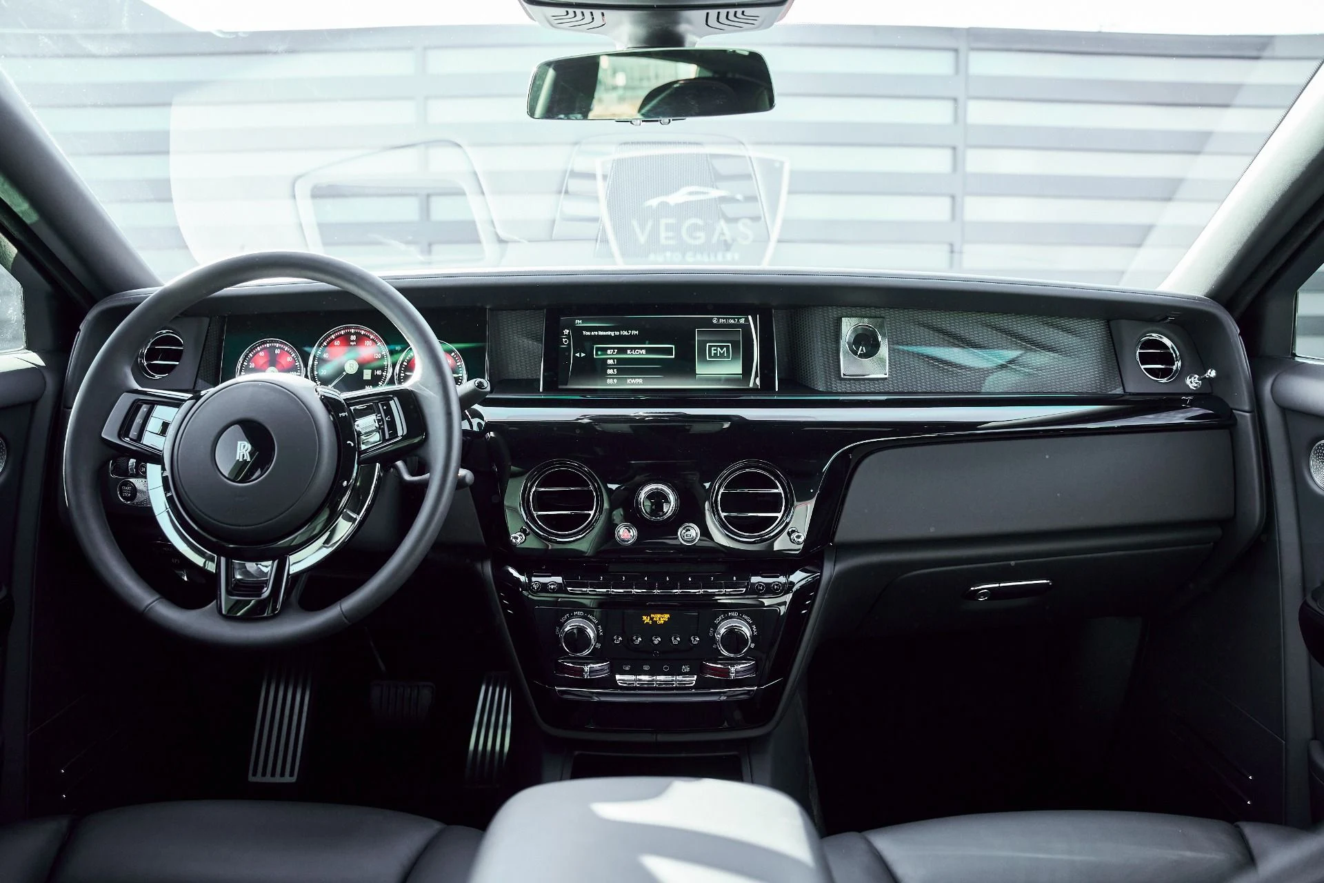 mph067_3701814763_Used_2024_Rolls_Royce_Phantom_Base_1770700148_39d273cfc7