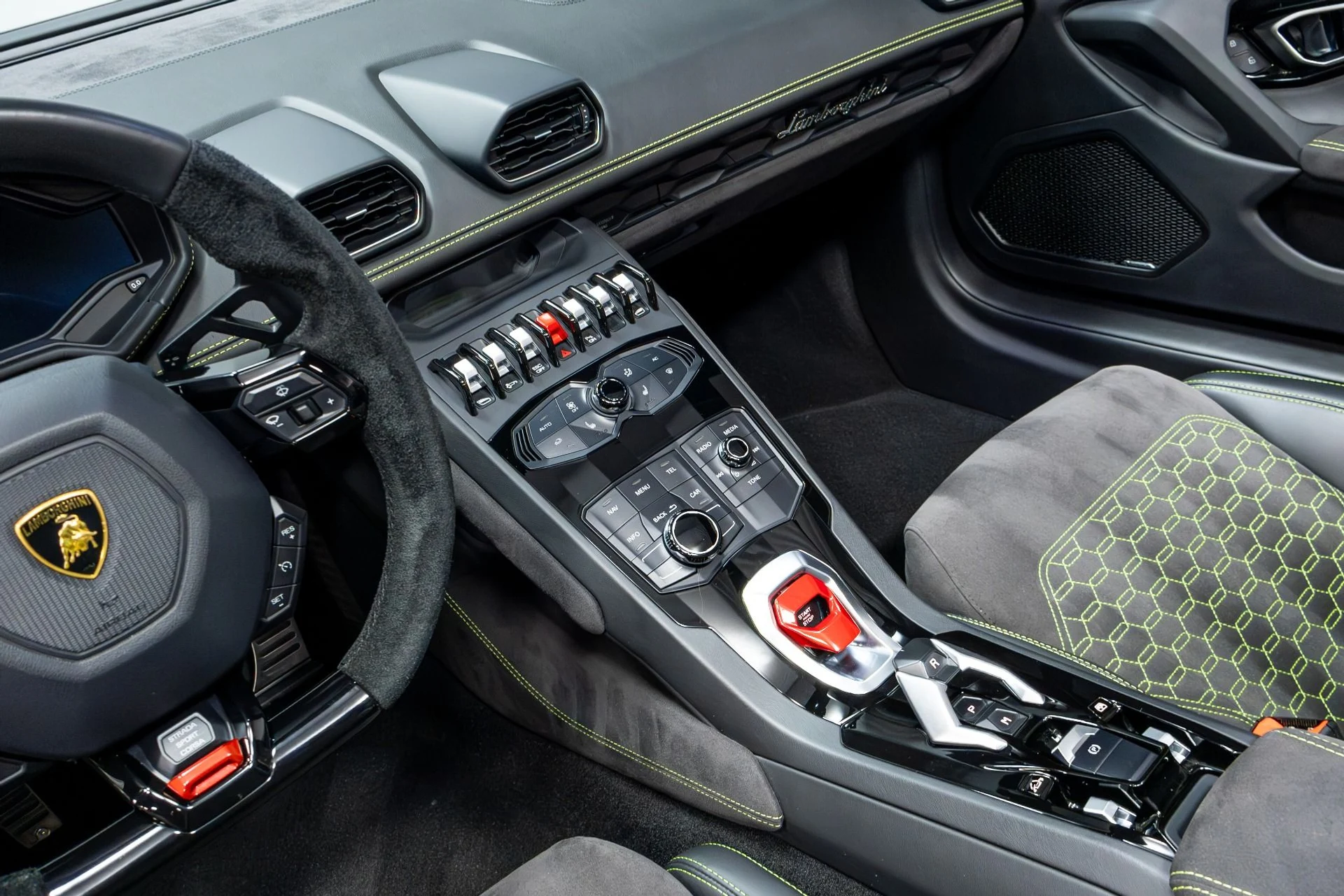 mph067_3744994282_Used_2017_Lamborghini_Huracan_1775865662_2aa66ef135