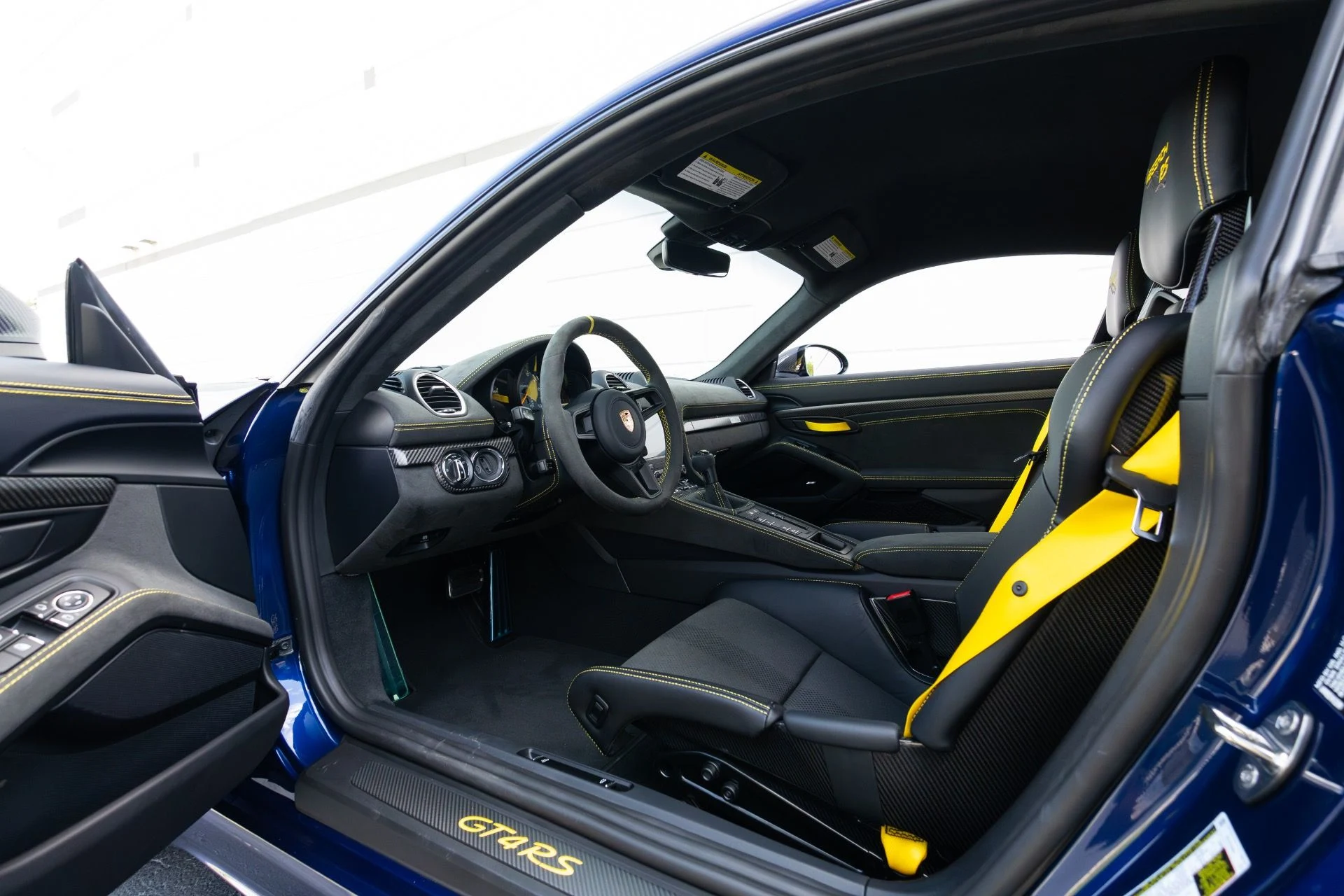 mph067_3784782100_Used_2024_Porsche_718_Cayman_GT_4_RS_1775021157_1efb36e5bd