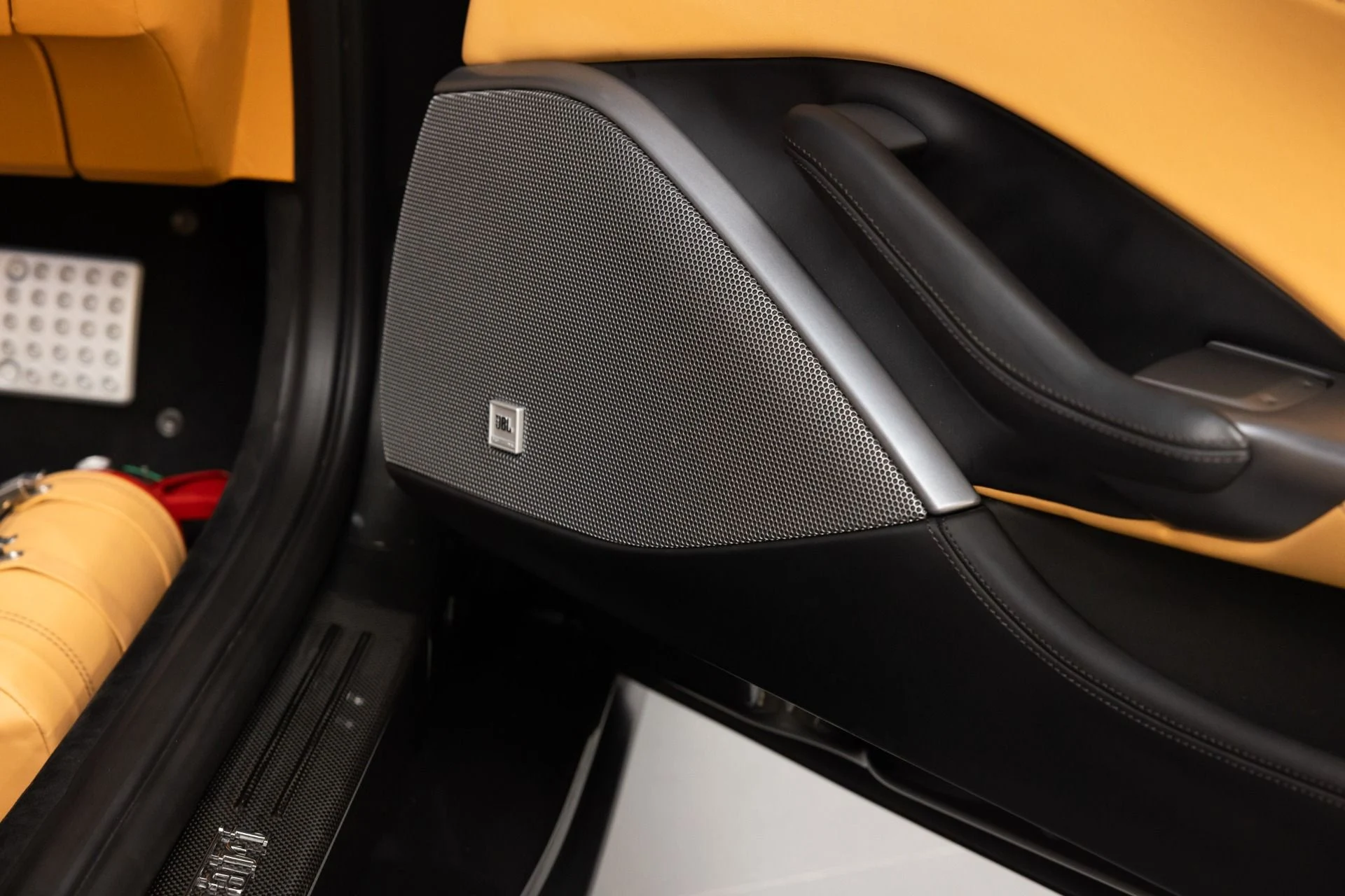 mph067_3788303701_Used_2019_Ferrari_Portofino_1784318320_67309abe1d