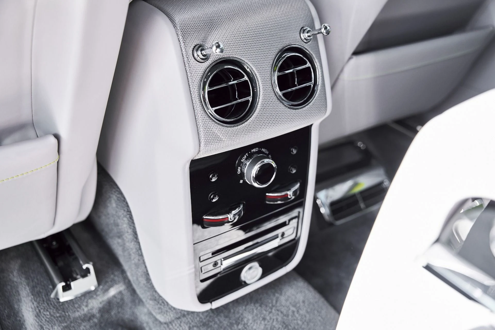 mph067_3800387970_Used_2024_Rolls_Royce_Cullinan_Base_1773162673_5a41f70269