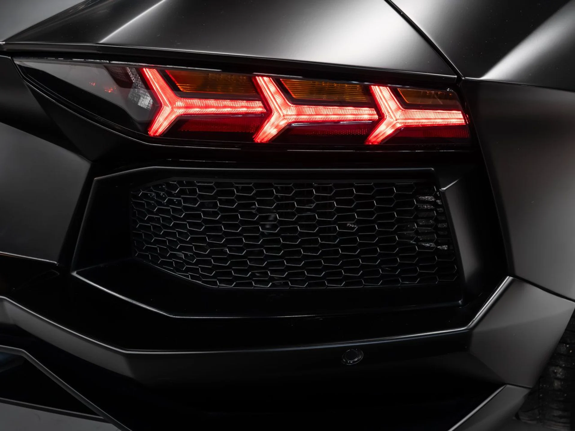 mph067_383969338_lamborghini_aventador_2017_17d38b41bb