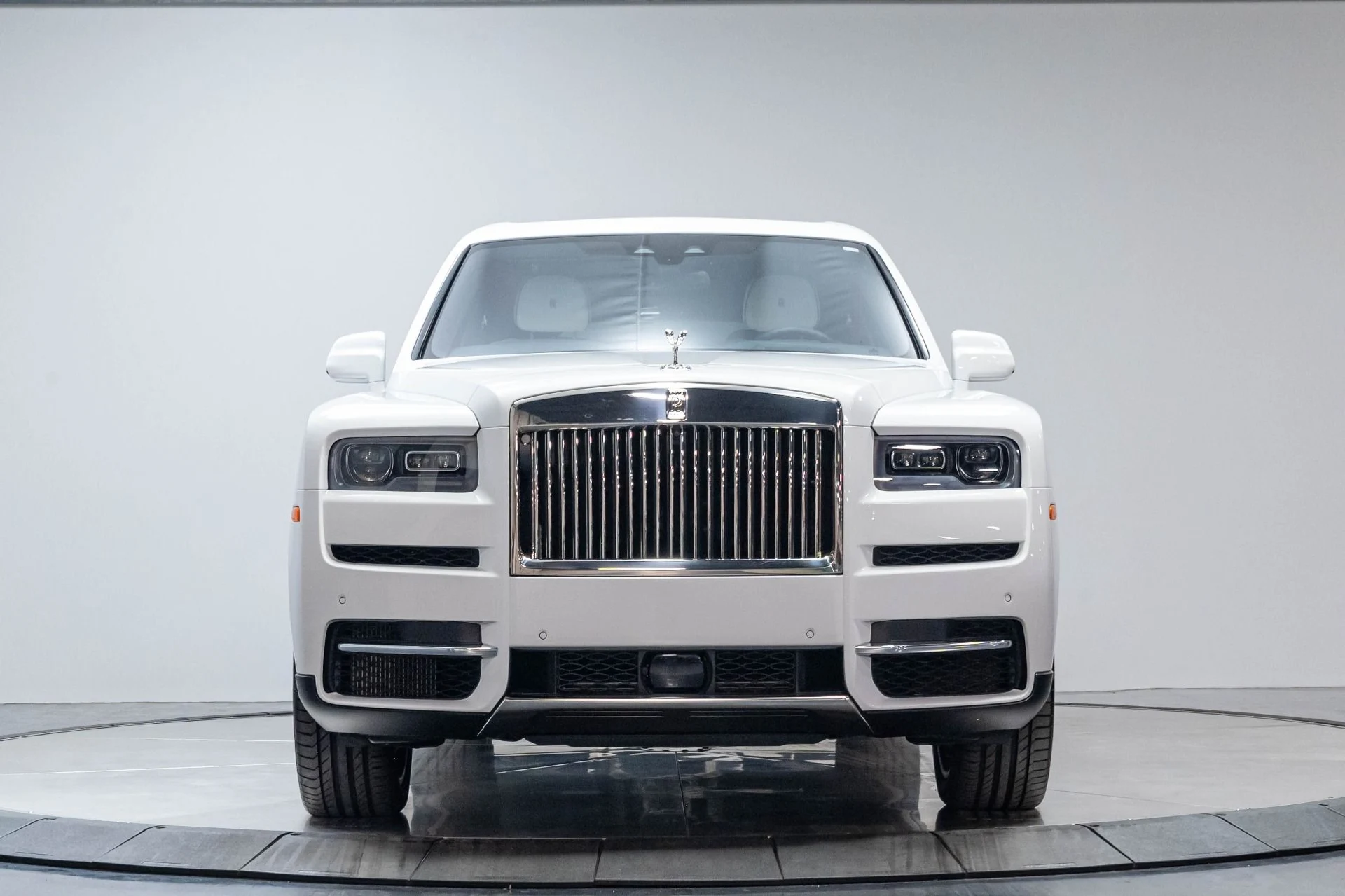 mph067_3878216561_Used_2023_Rolls_Royce_Cullinan_Base_1784654750_9bd03f2c7a