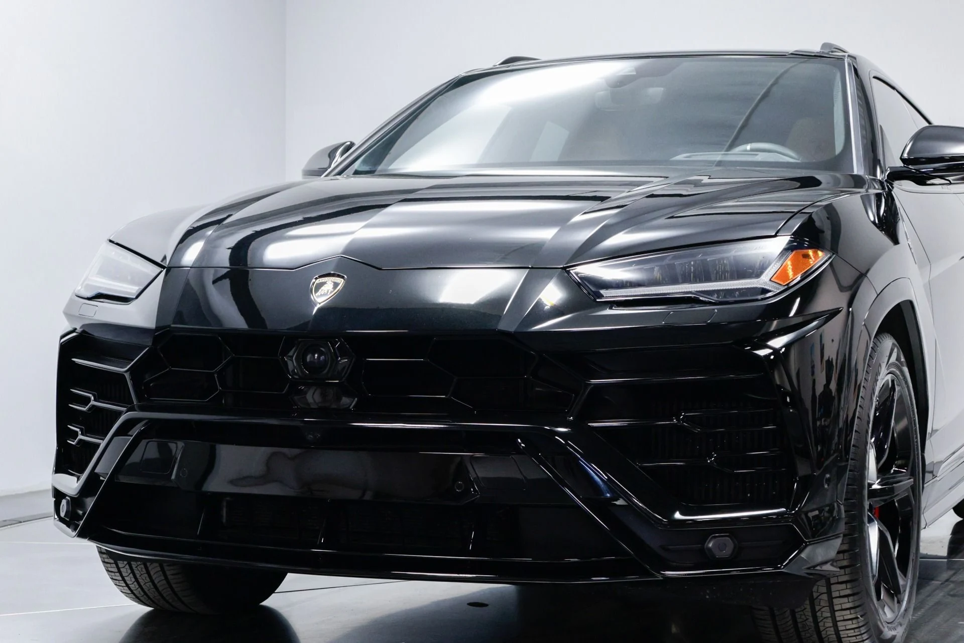 mph067_3998681651_Used_2019_Lamborghini_Urus_1760386221_654a624c4f
