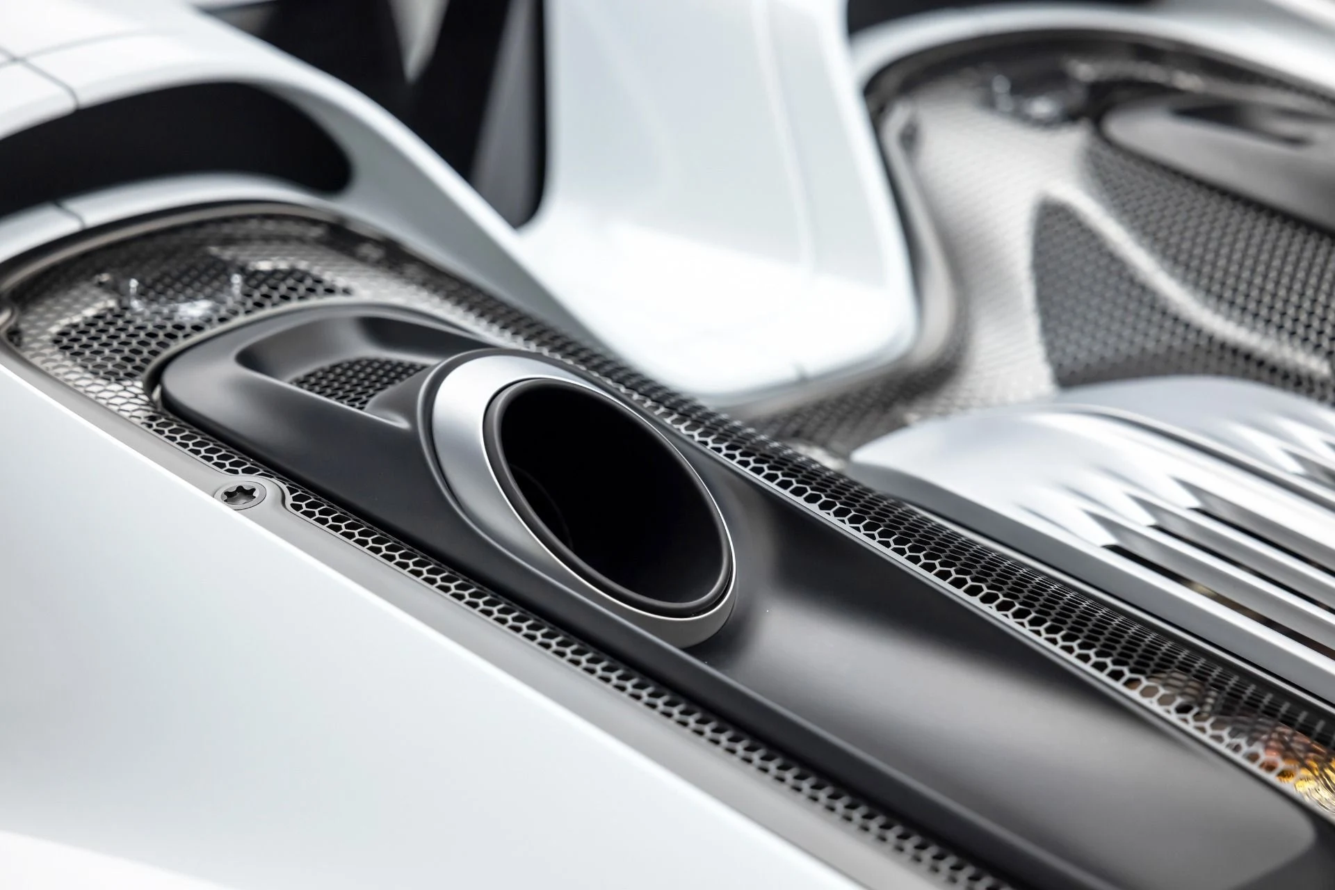 mph067_4139322891_Used_2015_Porsche_918_Spyder_1740676476_48dec5ab44