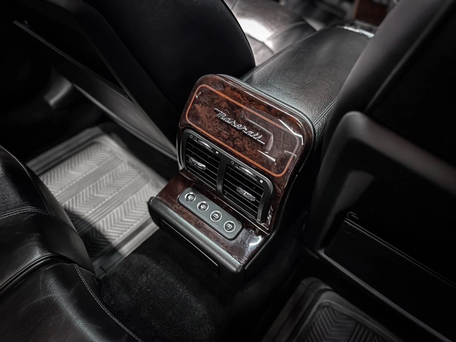 mph067_4143801293_36879351_09464_2011_maserati_quattroporte_055_cc3a833c4f
