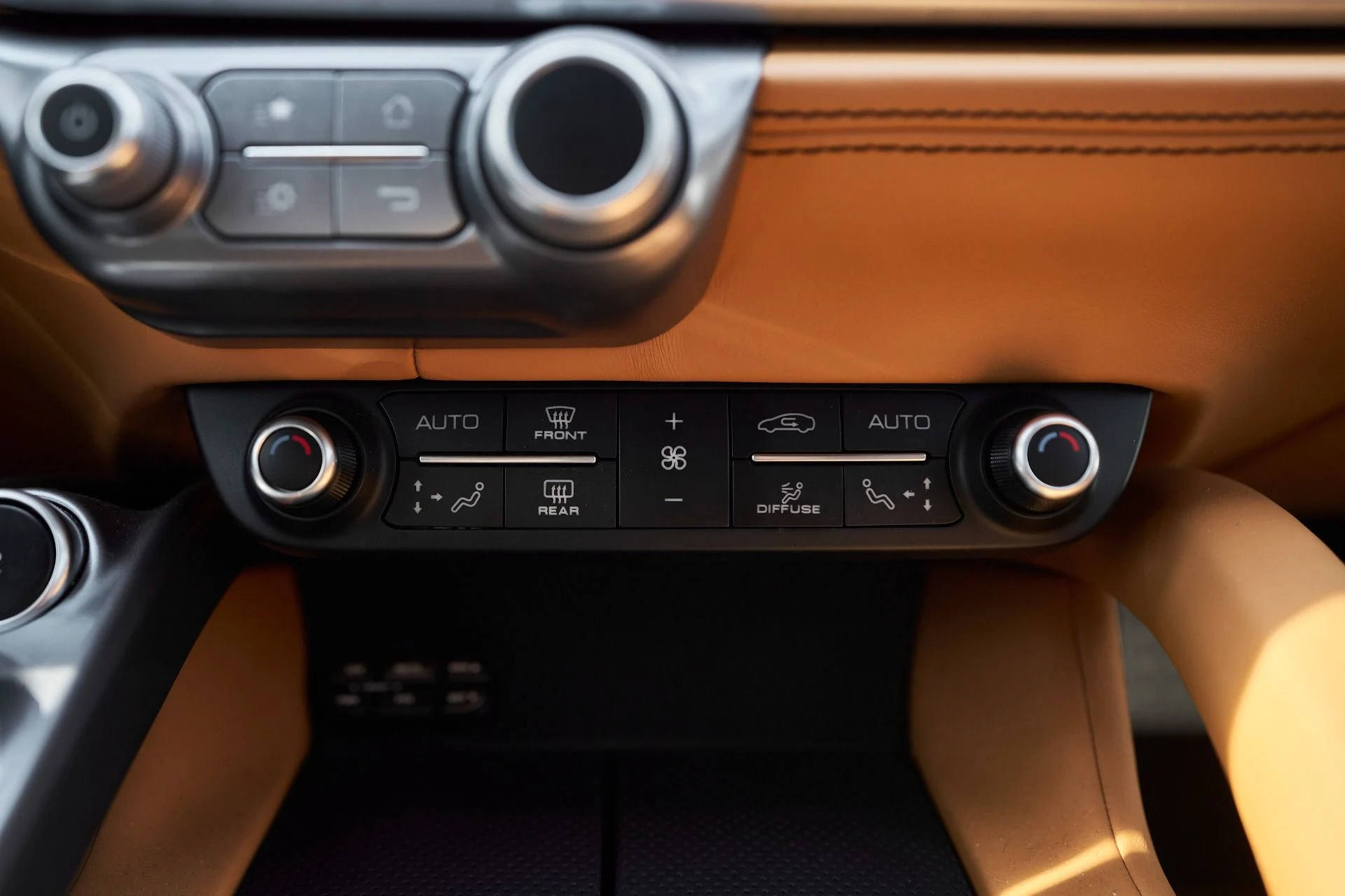 mph067_4155185072_Used_2018_Ferrari_GTC_4_Lusso_V12_1764210248_adb7defc79