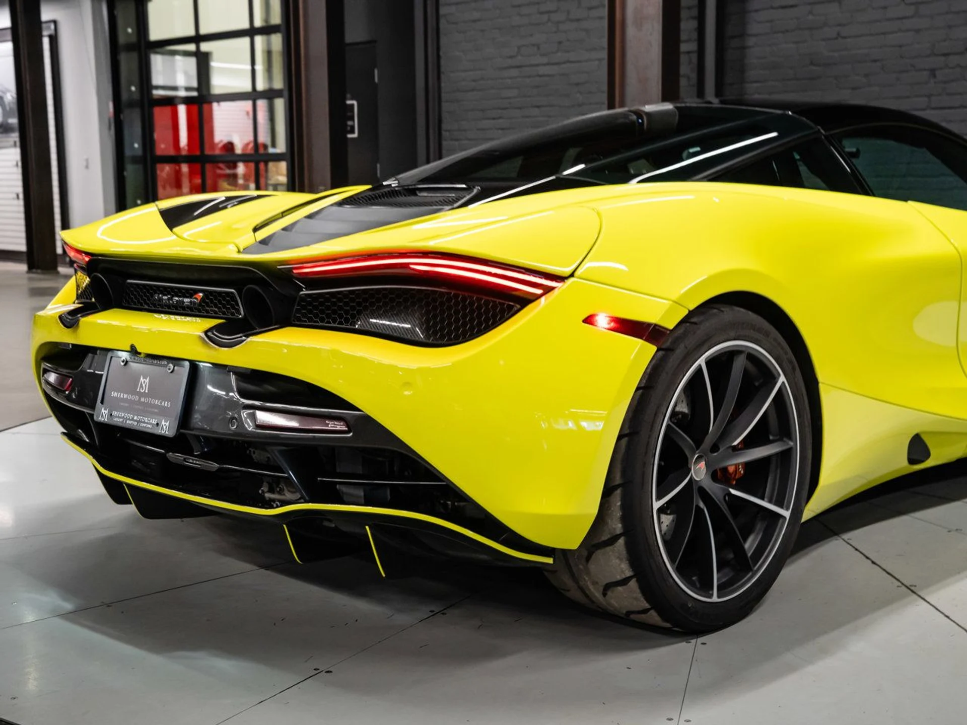 mph067_4170019044_mclaren_720s_2018_264b5309cb