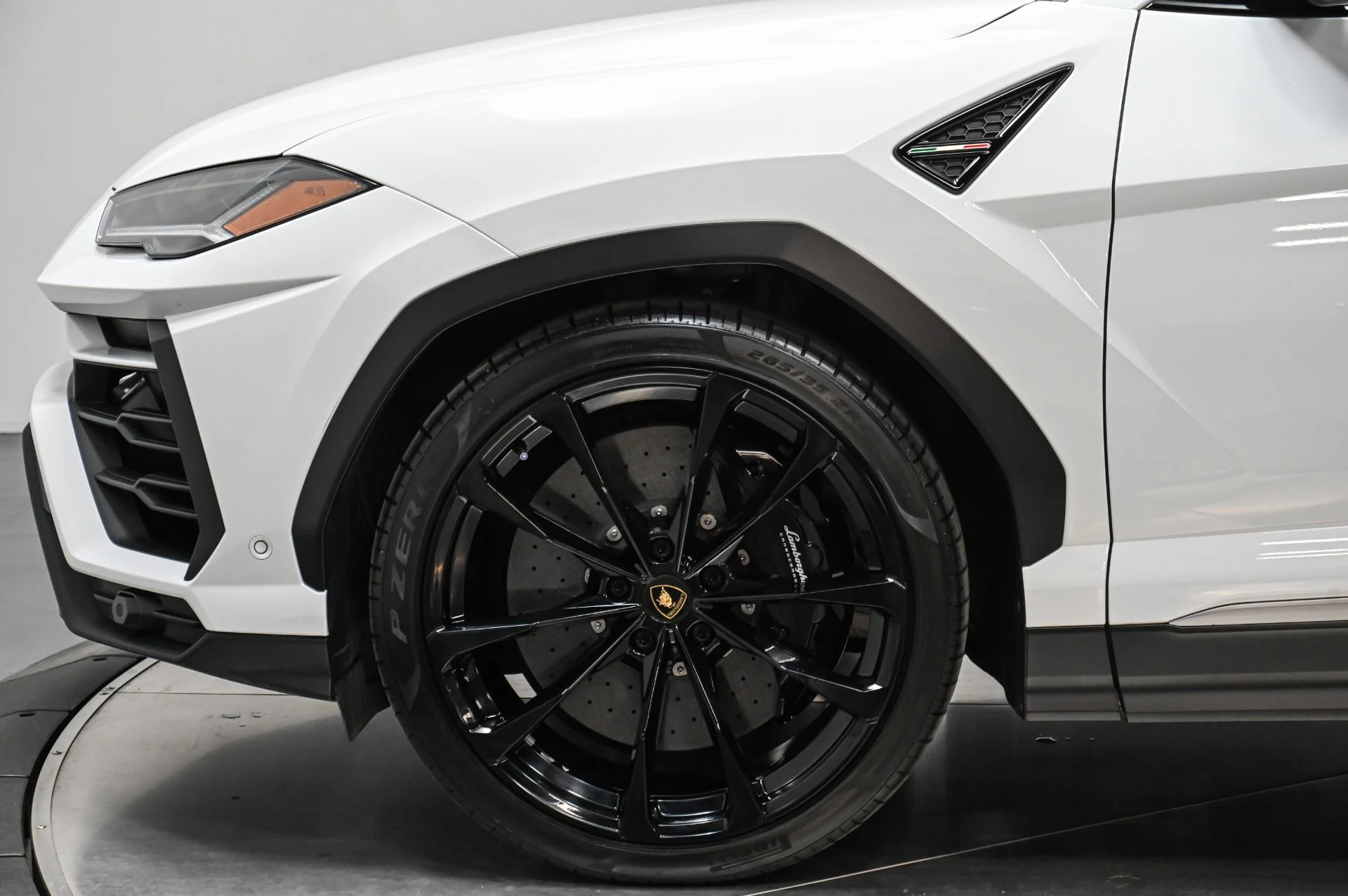 mph067_4252621627_Used_2020_Lamborghini_Urus_1770313419_f5f5f60a27