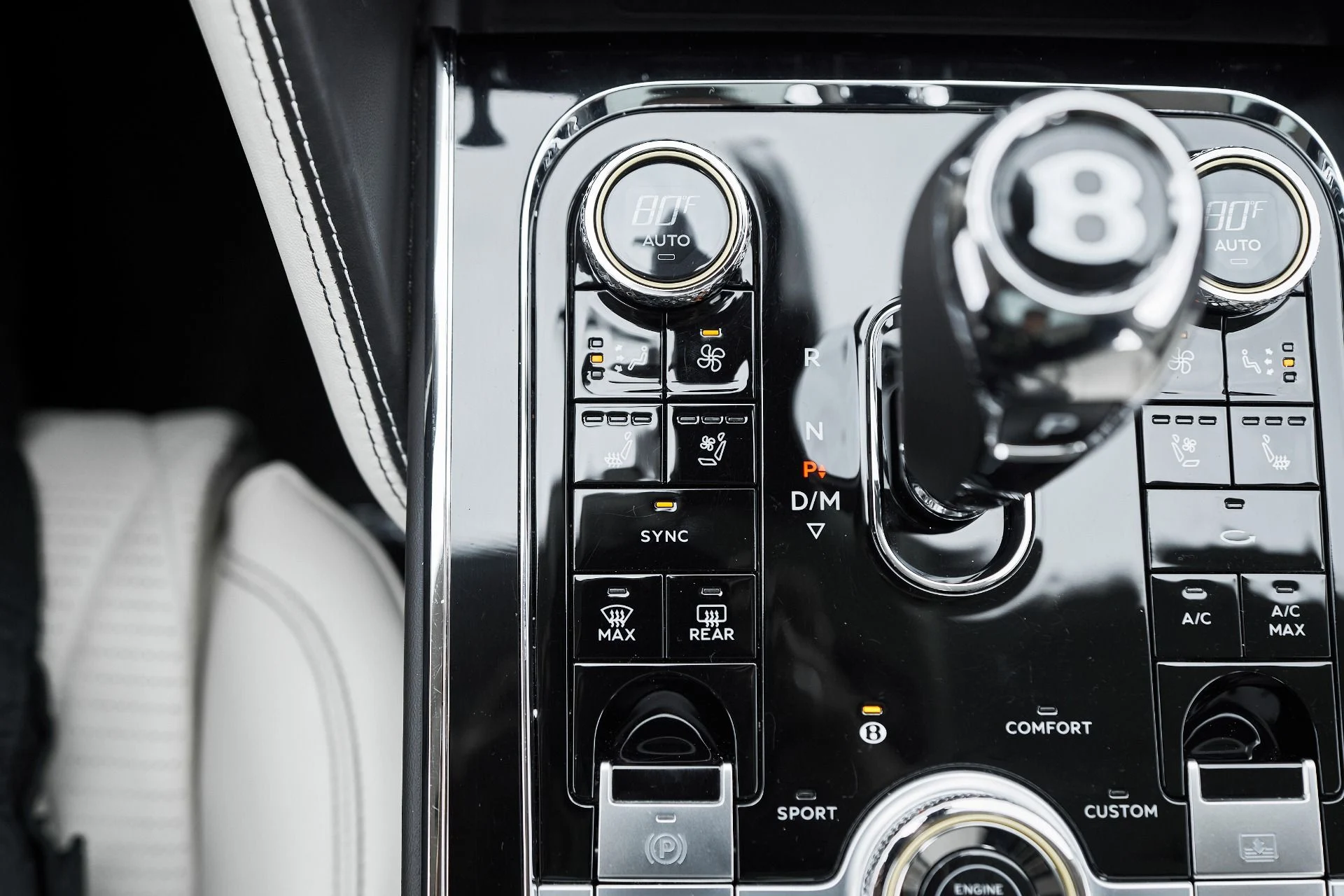 mph067_4263942319_Used_2022_Bentley_Flying_Spur_V8_1763502872_5aaa1ffd19