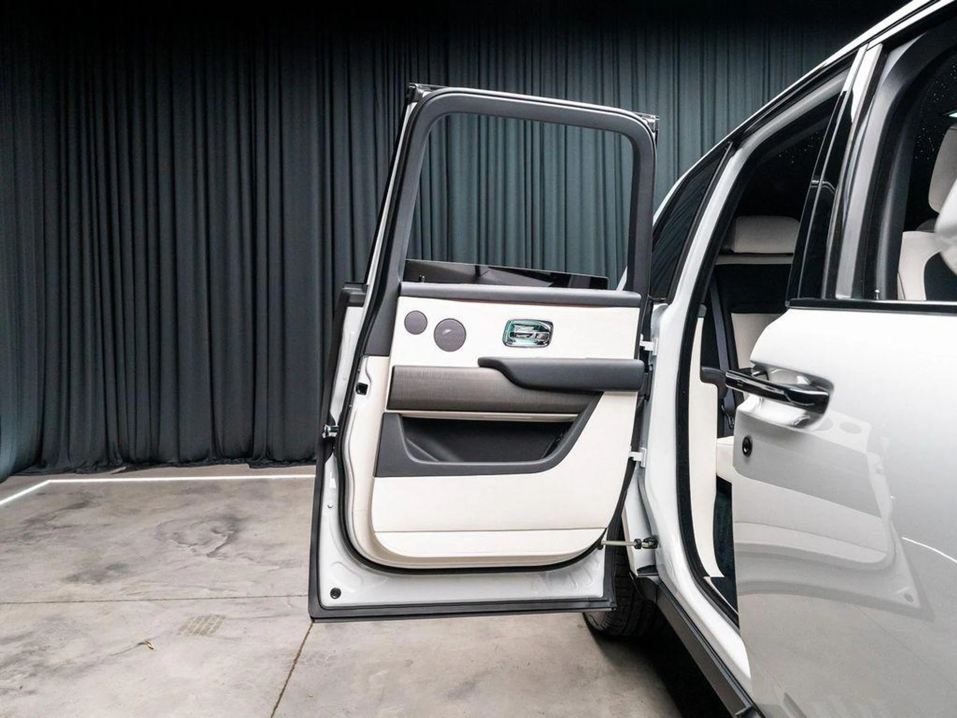 mph067_431850516_F_Aub_Kn_Lebp_M_Vdc5zv_OH_0_H_Ye_Oz_U_5cd934da6b