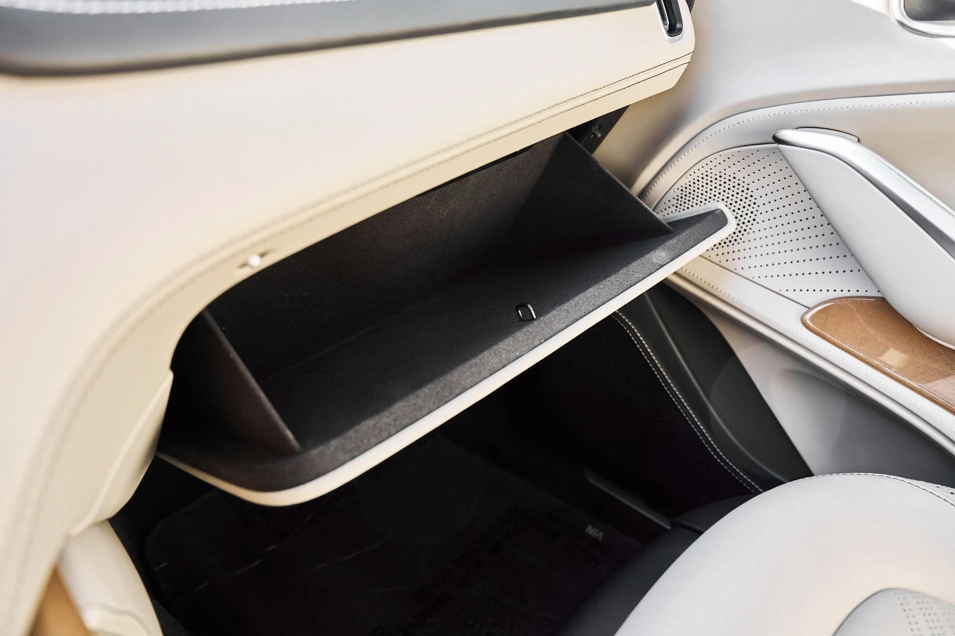 mph067_433325321_Used_2023_Aston_Martin_DBX_707_1774652509_d88ec0faa7