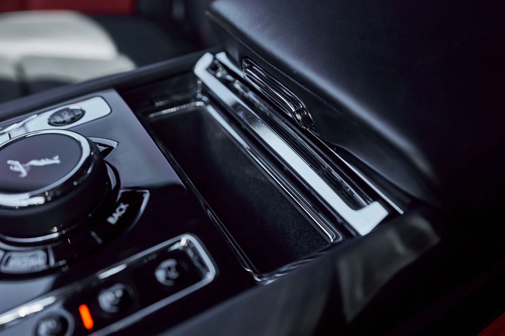 mph067_556424353_Used_2022_Rolls_Royce_Cullinan_Black_Badge_1764038824_f6d96c4bc9