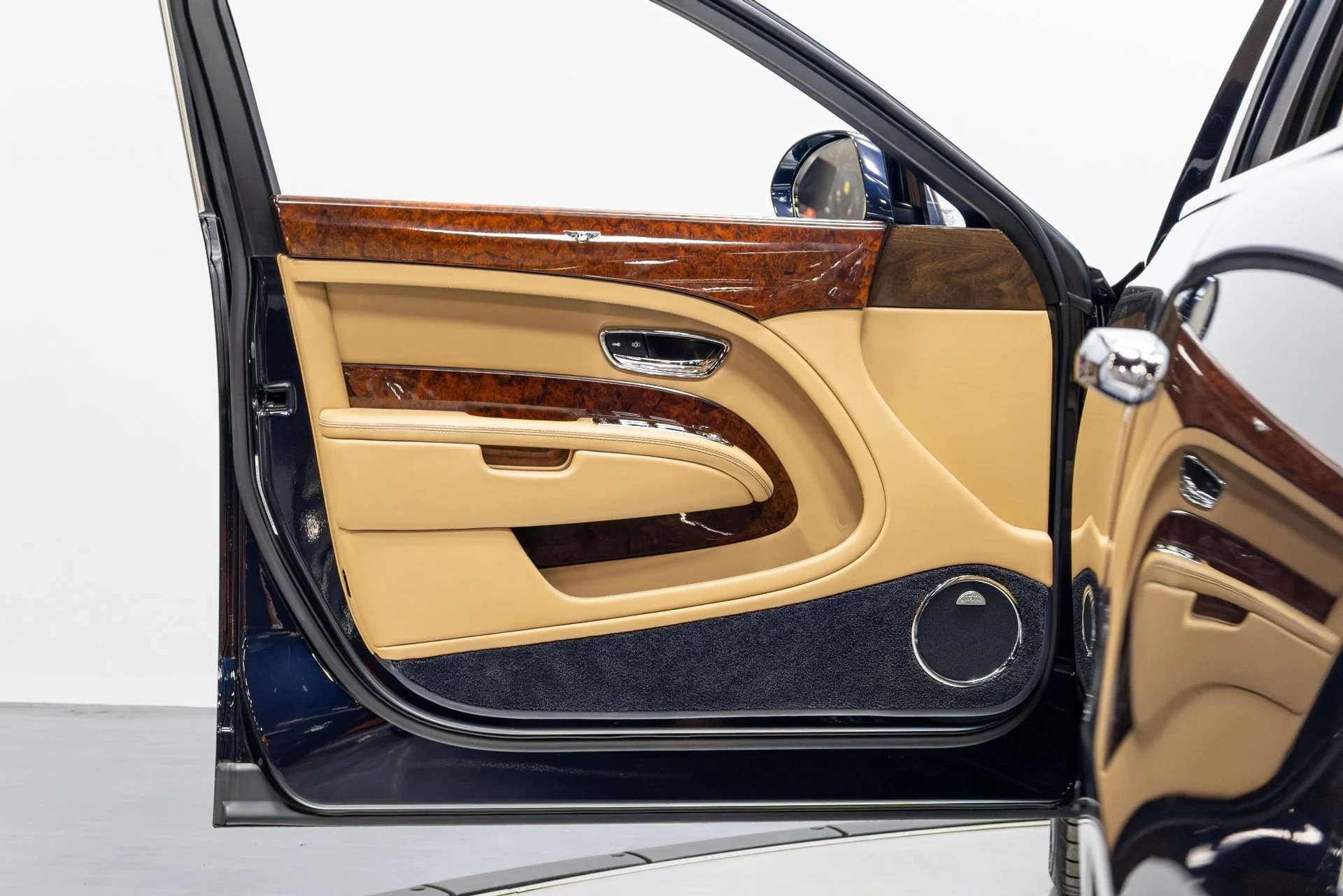 mph067_5870449_Used_2017_Bentley_Mulsanne_1775514187_21571c18b5