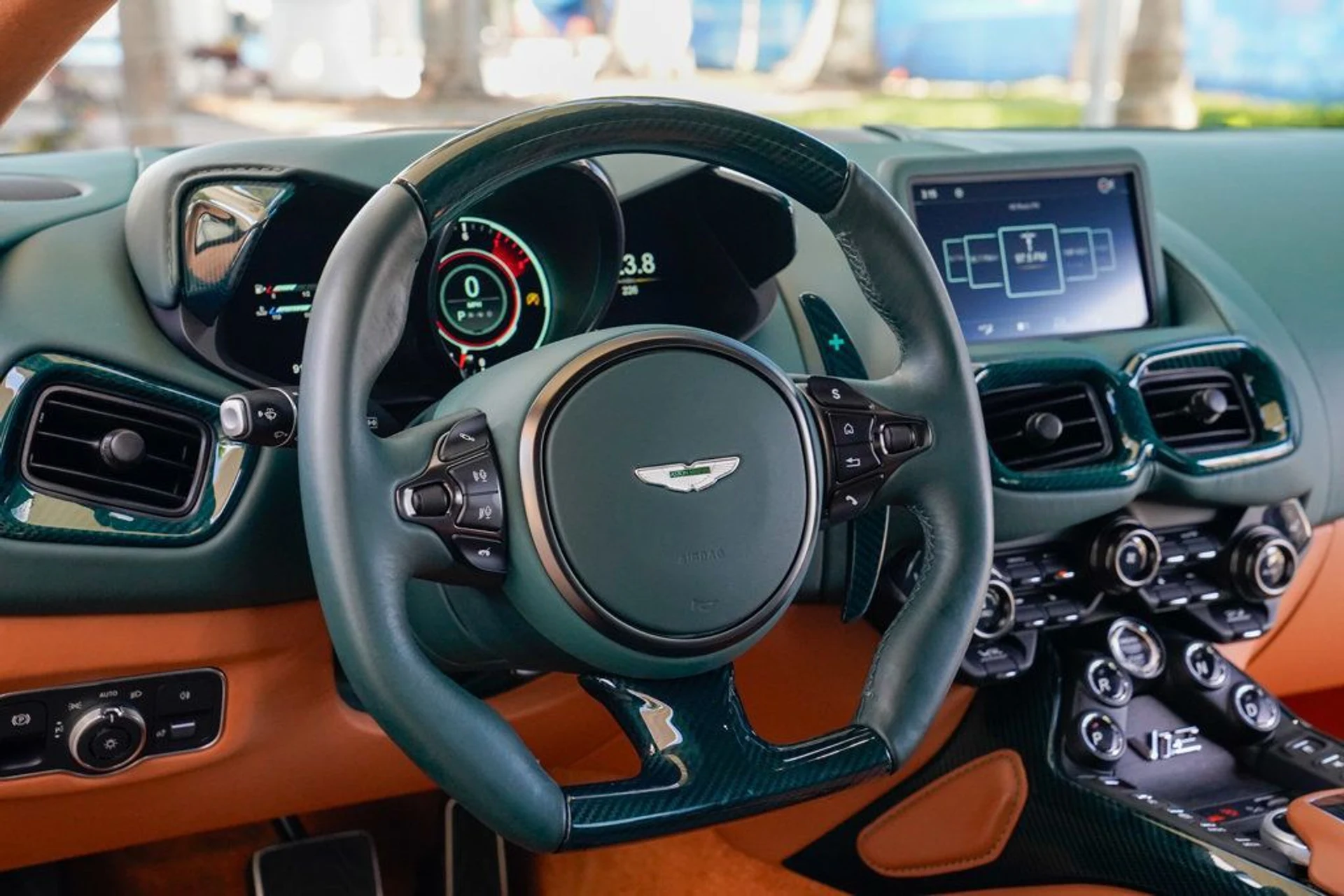 mph067_588821702_used_2023_aston_martin_vantage_v12coupe_14354_22896697_68_1024_6923e48000