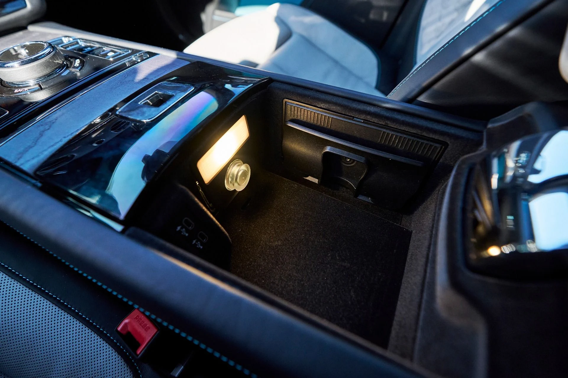 mph067_667116535_Used_2025_Rolls_Royce_Ghost_Base_1765592286_5fe54e3bb4