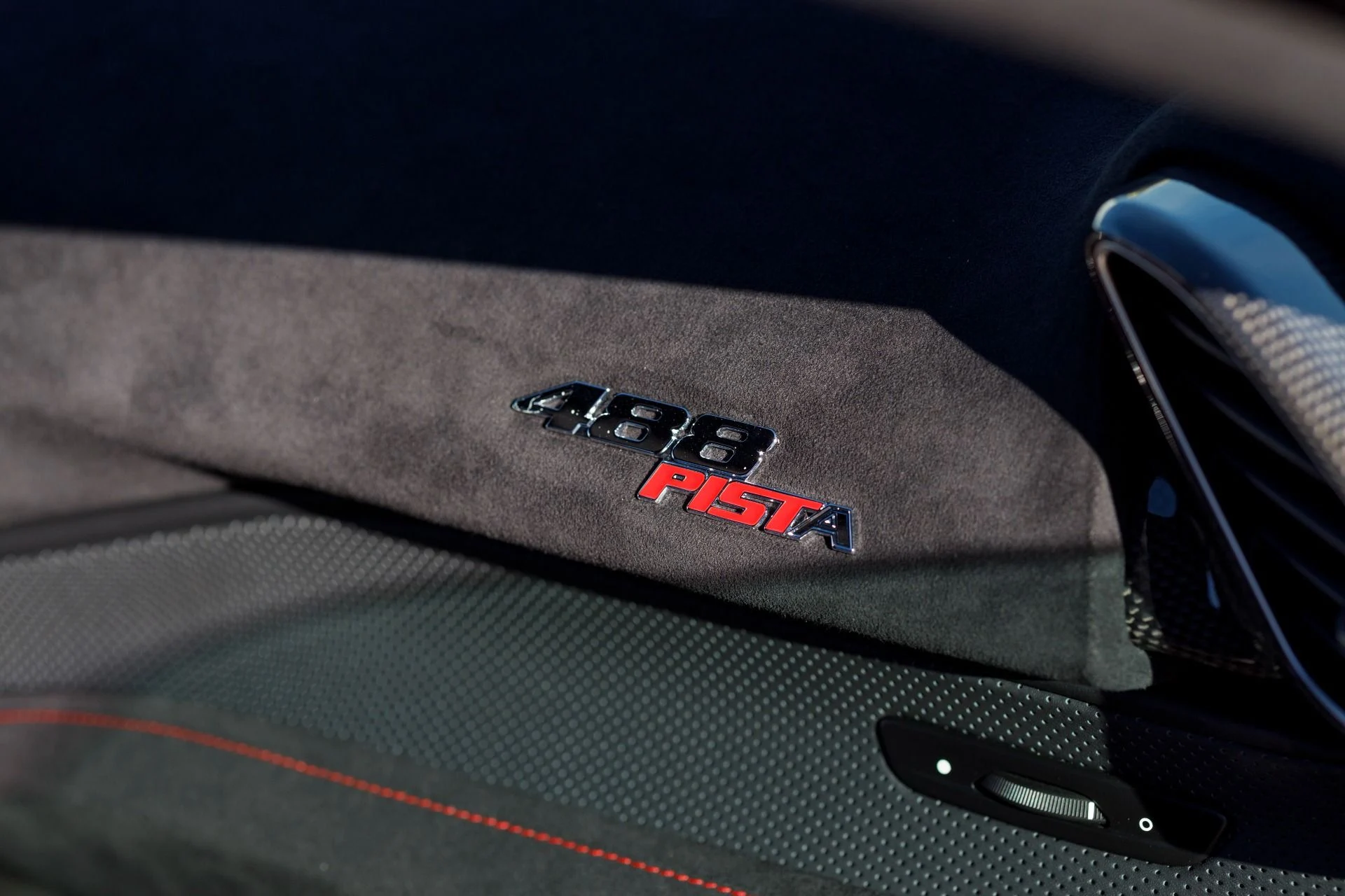 mph067_683185077_Used_2020_Ferrari_488_Pista_1765914948_c5be2547cc