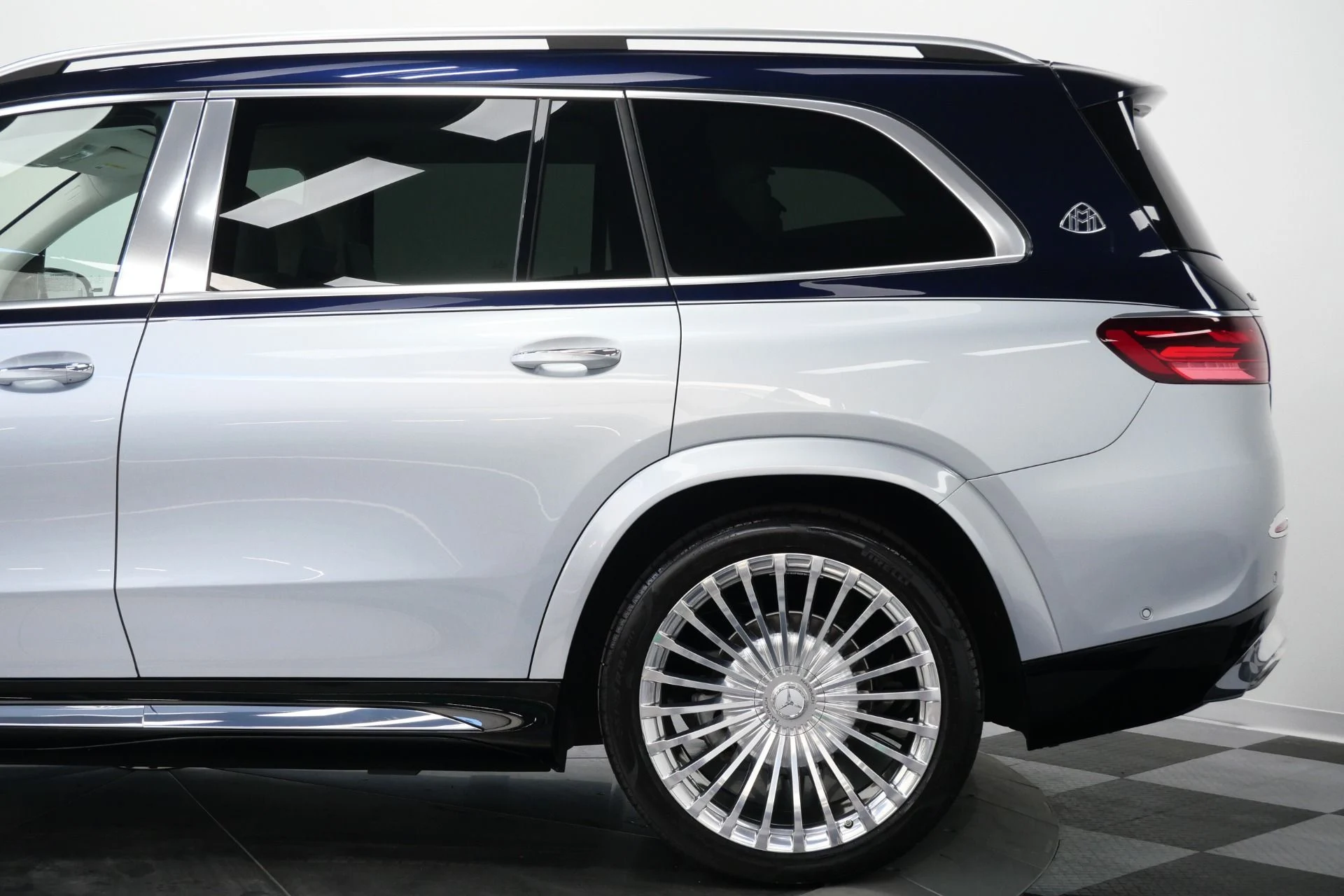 mph067_728541907_Used_2024_Mercedes_Benz_Maybach_GLS_600_4_MATIC_Factory_Two_Tone_paint_Polished_Wheels_Loaded_1774374618_f267089d82