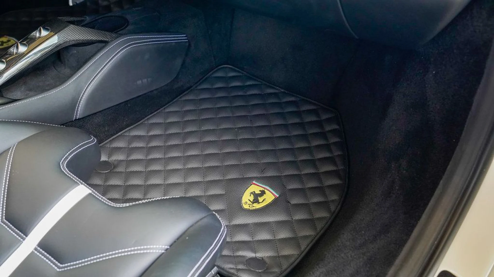 mph067_737320447_used_2016_ferrari_488_gtb_2drcoupe_14354_22869342_68_1024_40f9e70bbf