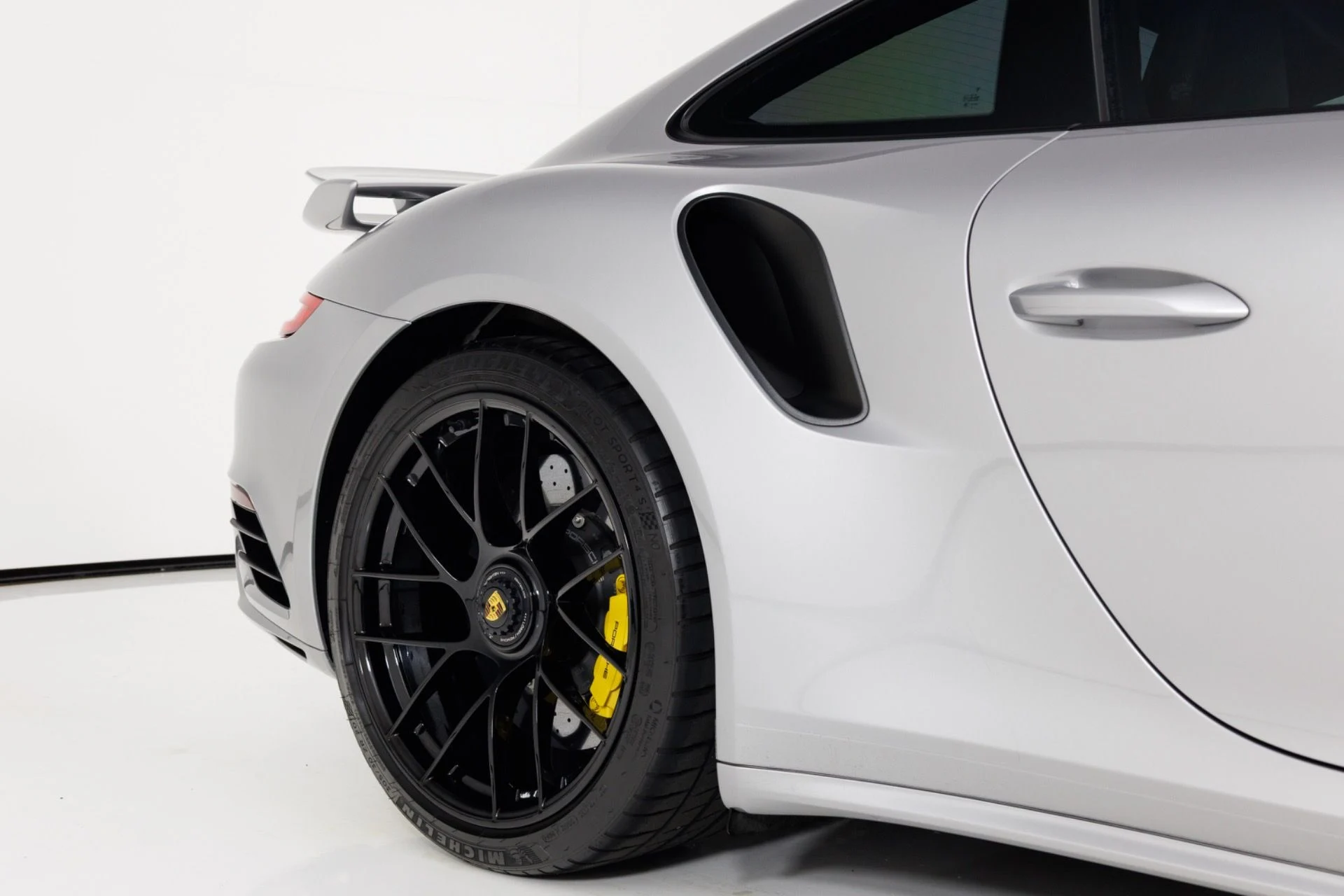 mph067_784701282_Used_2017_Porsche_911_Turbo_S_1782938087_16531b6a75