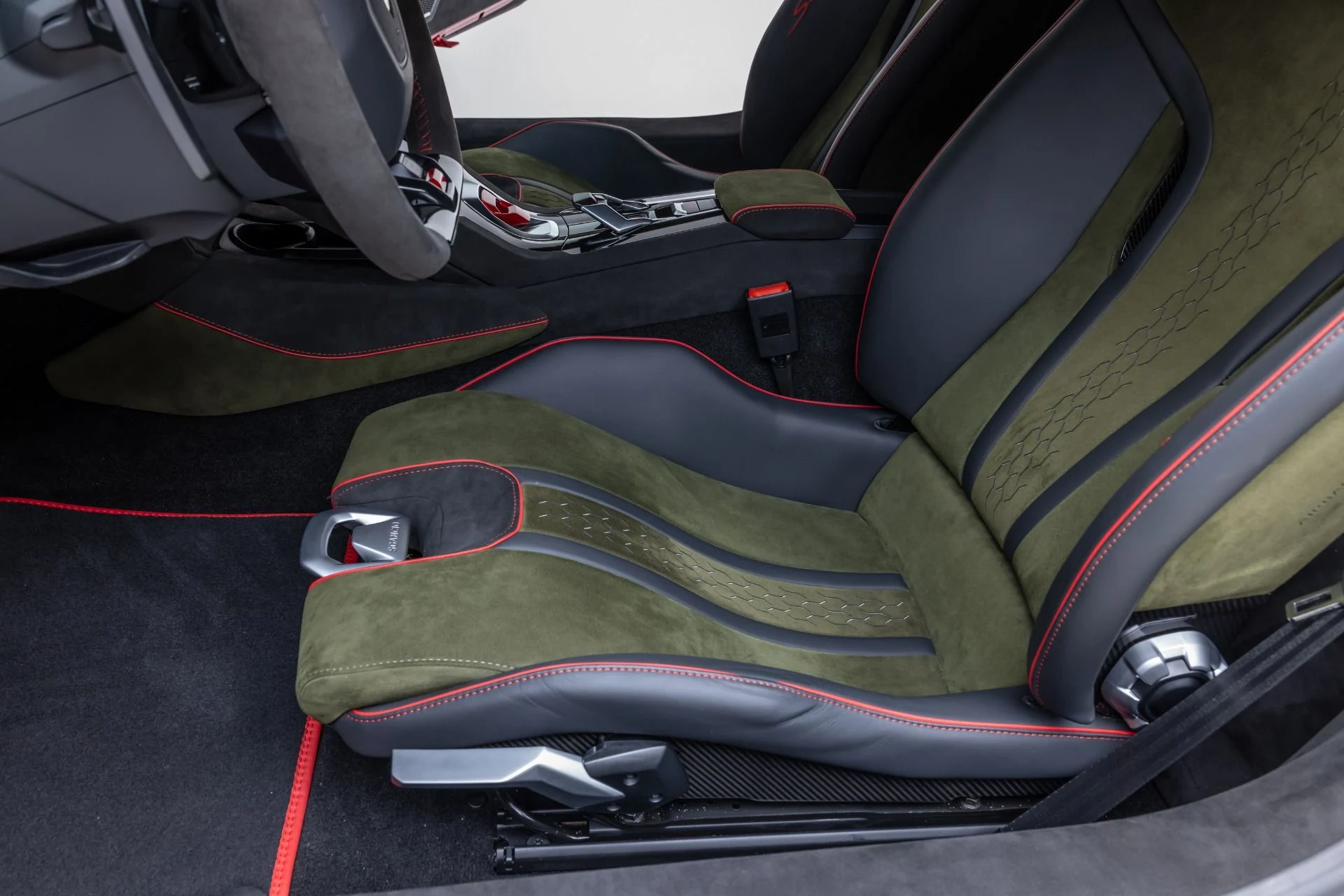 mph067_878078713_Used_2024_Lamborghini_Huracan_Sterrato_1765391926_86380ebc0a